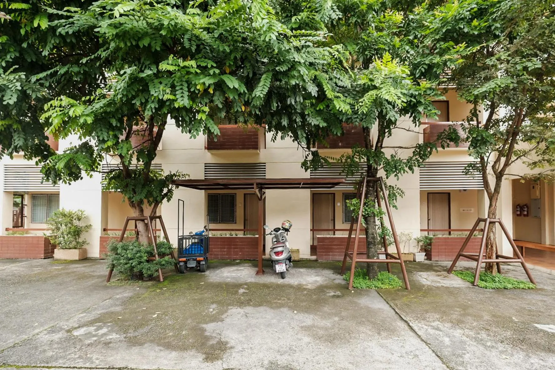 Property building in Thong Poon Apartment Chiang Mai