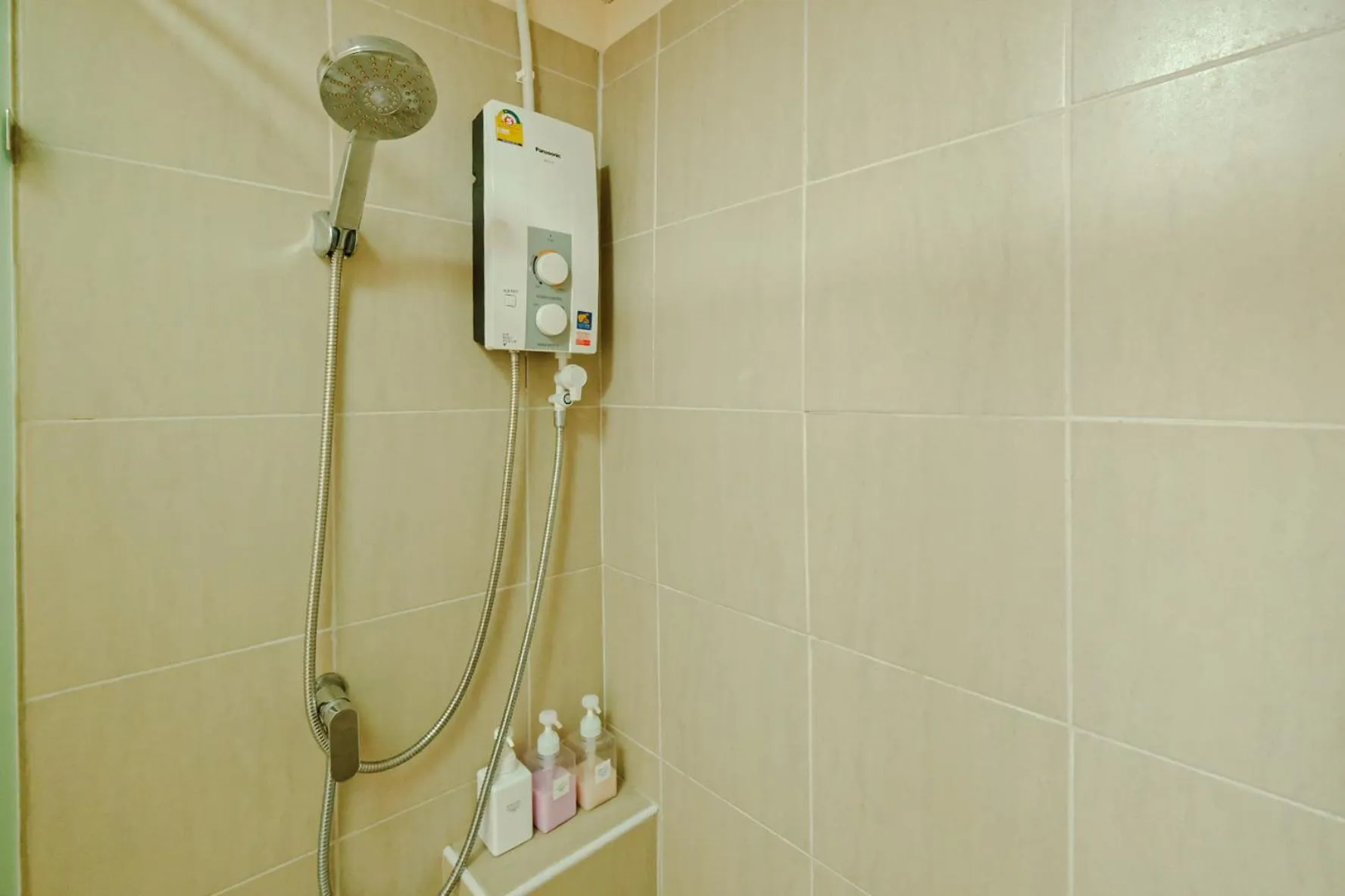 Shower in Thong Poon Apartment Chiang Mai