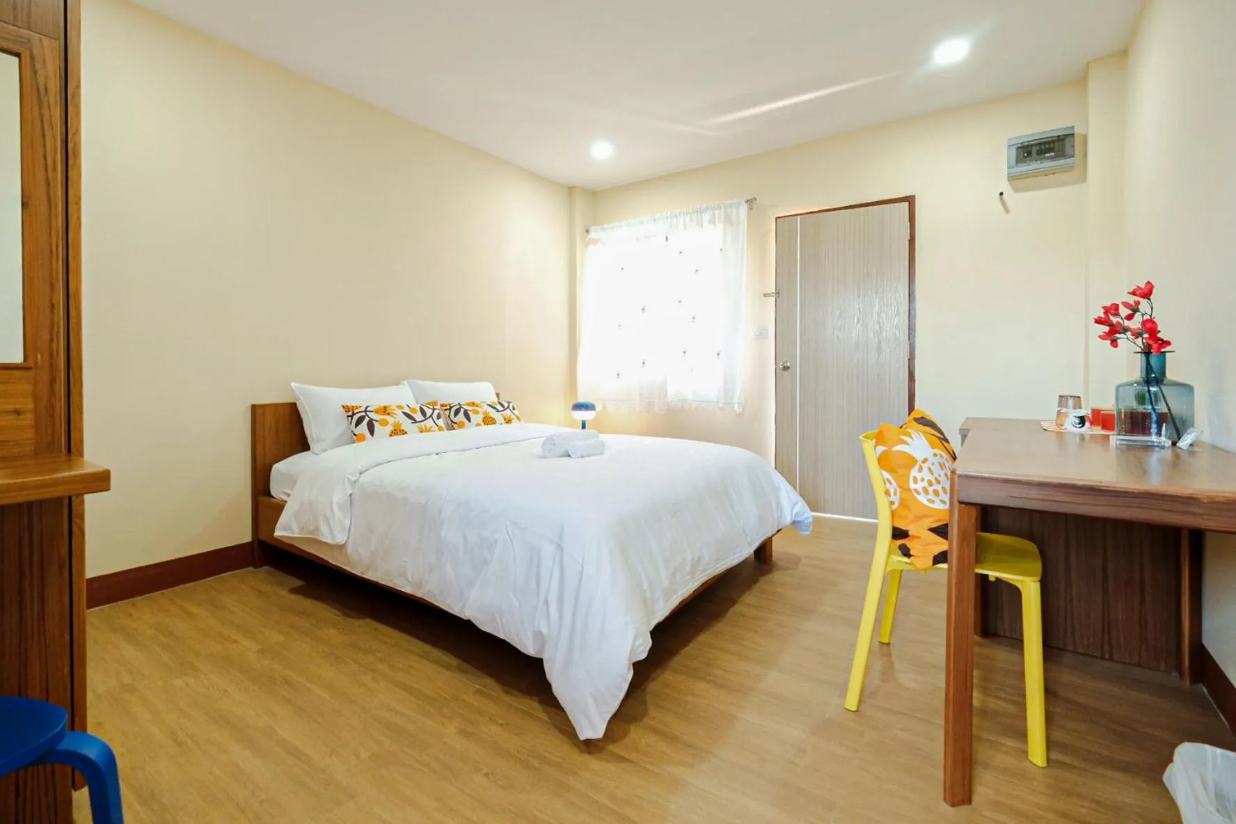 Bed in Thong Poon Apartment Chiang Mai