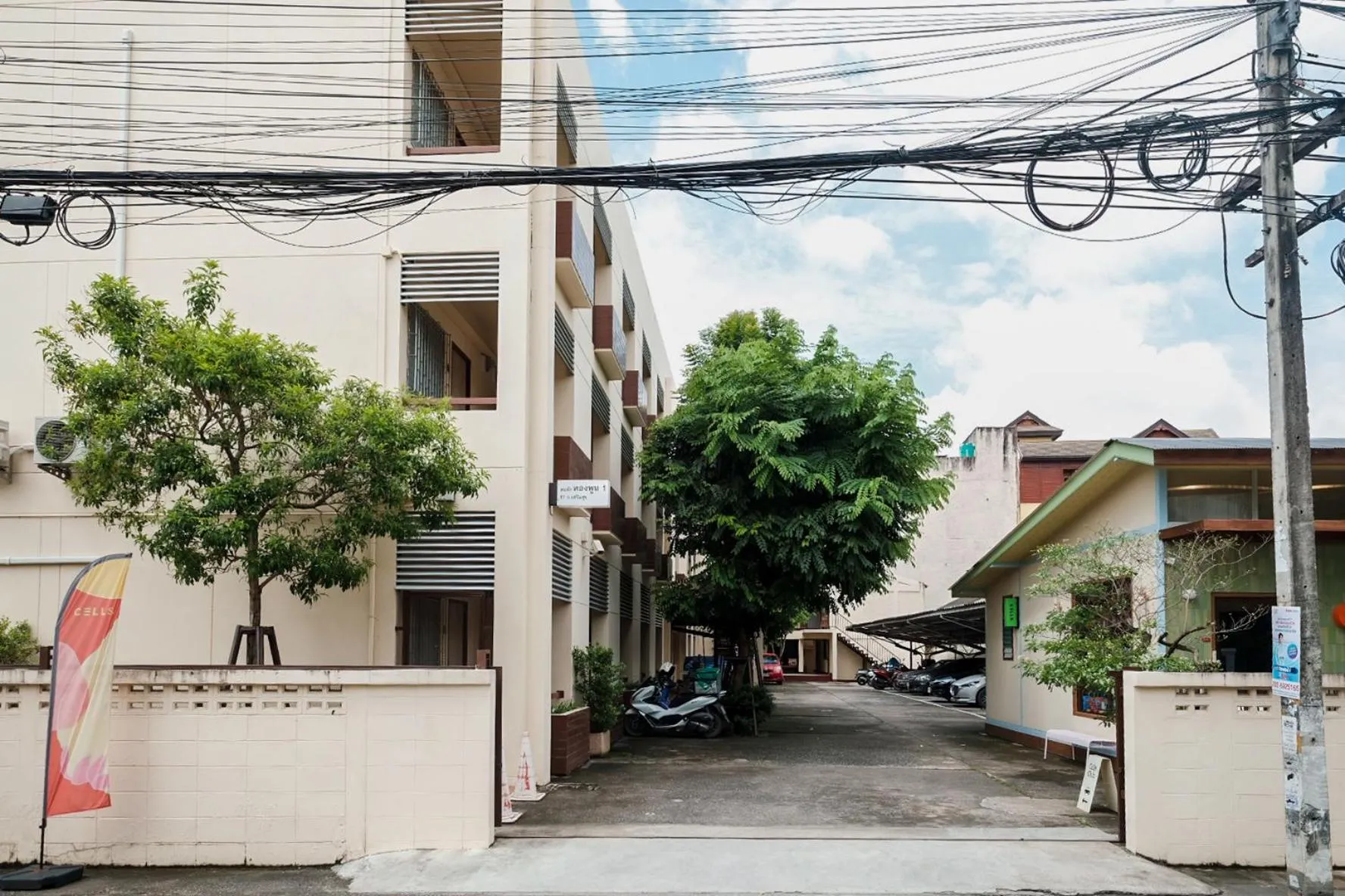 Facade/entrance in Thong Poon Apartment Chiang Mai