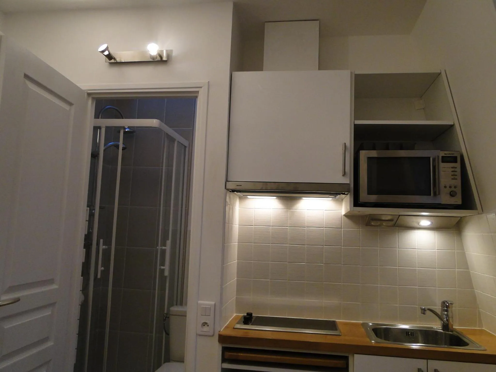 Kitchen or kitchenette, Kitchen/Kitchenette in Salvy Residence