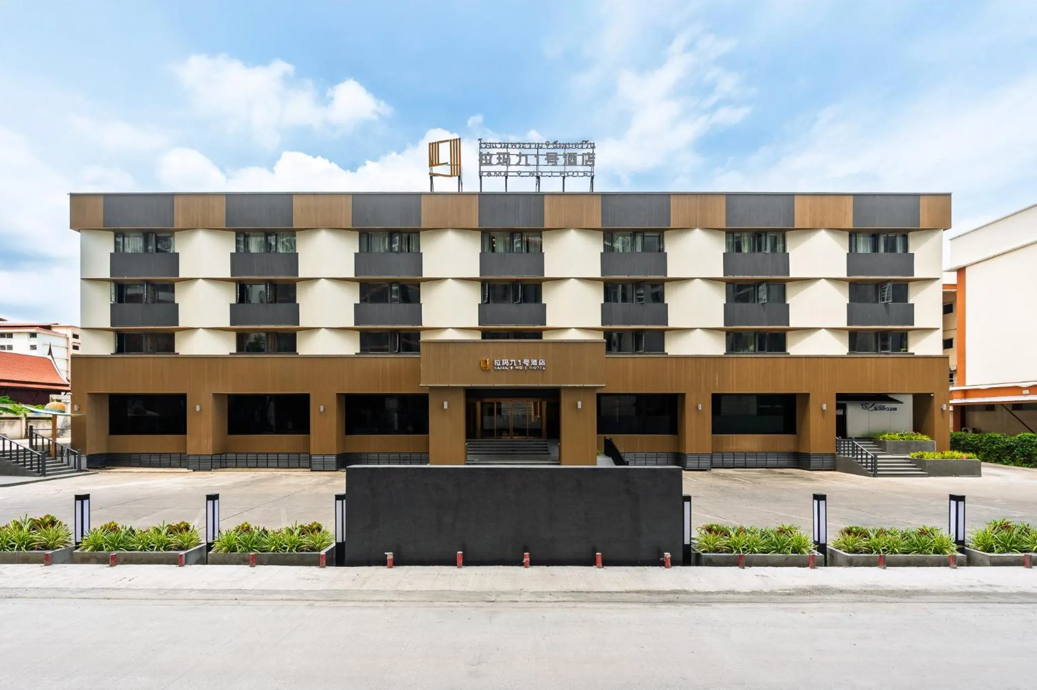 Property building in Rama9 No1 Hotel