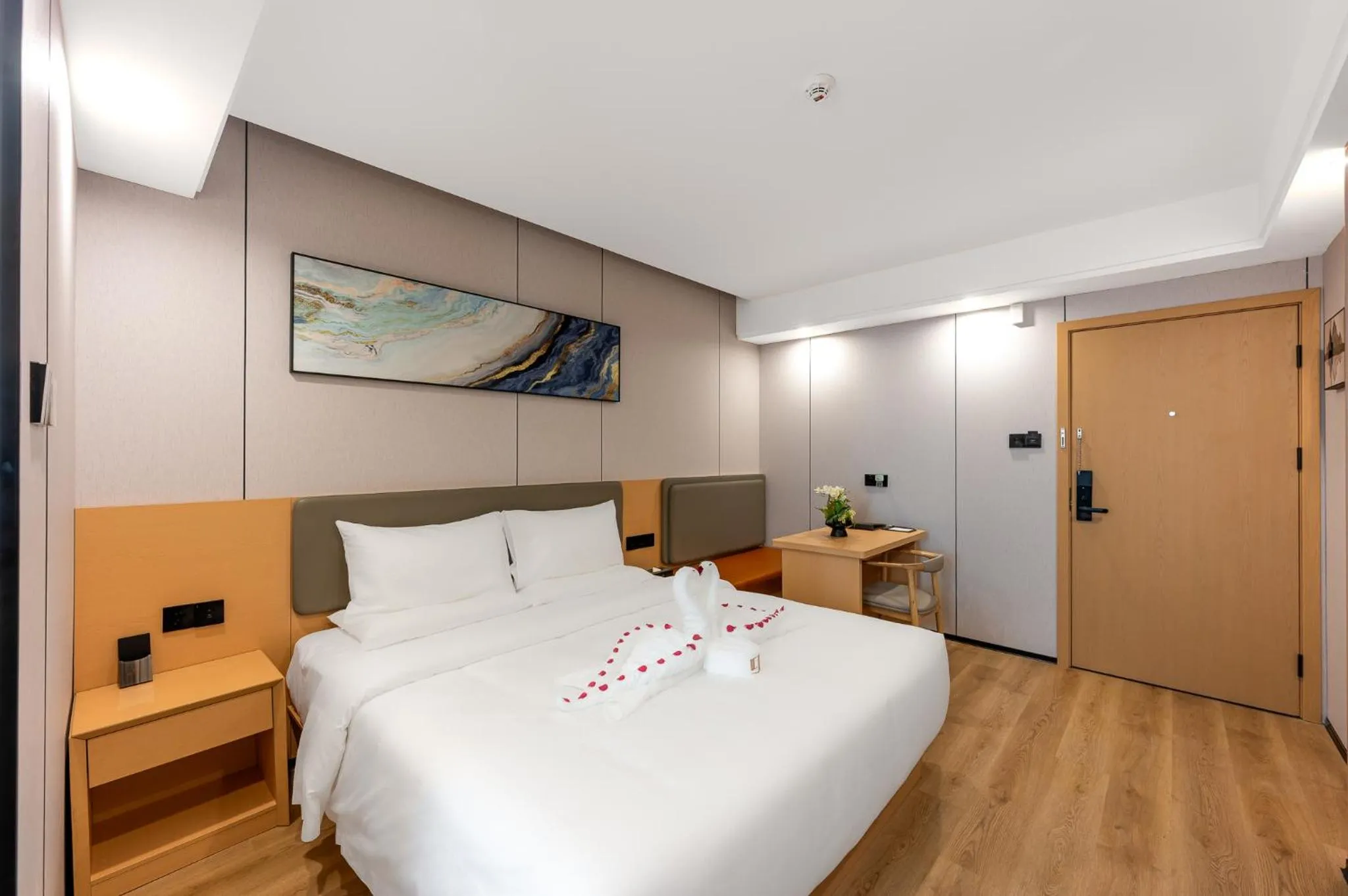 Photo of the whole room, Bed in Rama9 No1 Hotel