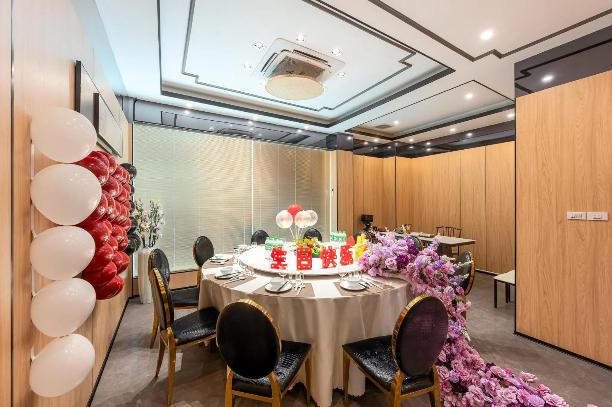 Restaurant/places to eat in Rama9 No1 Hotel