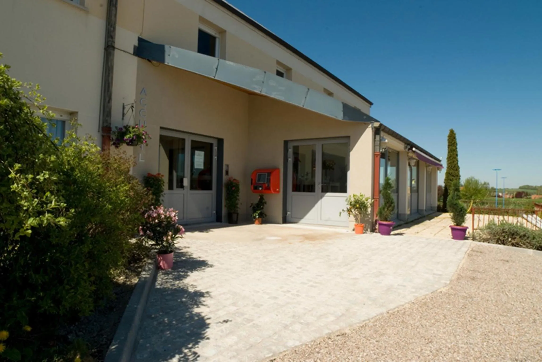Facade/entrance in Logis Hotel Restaurant de La Madeleine