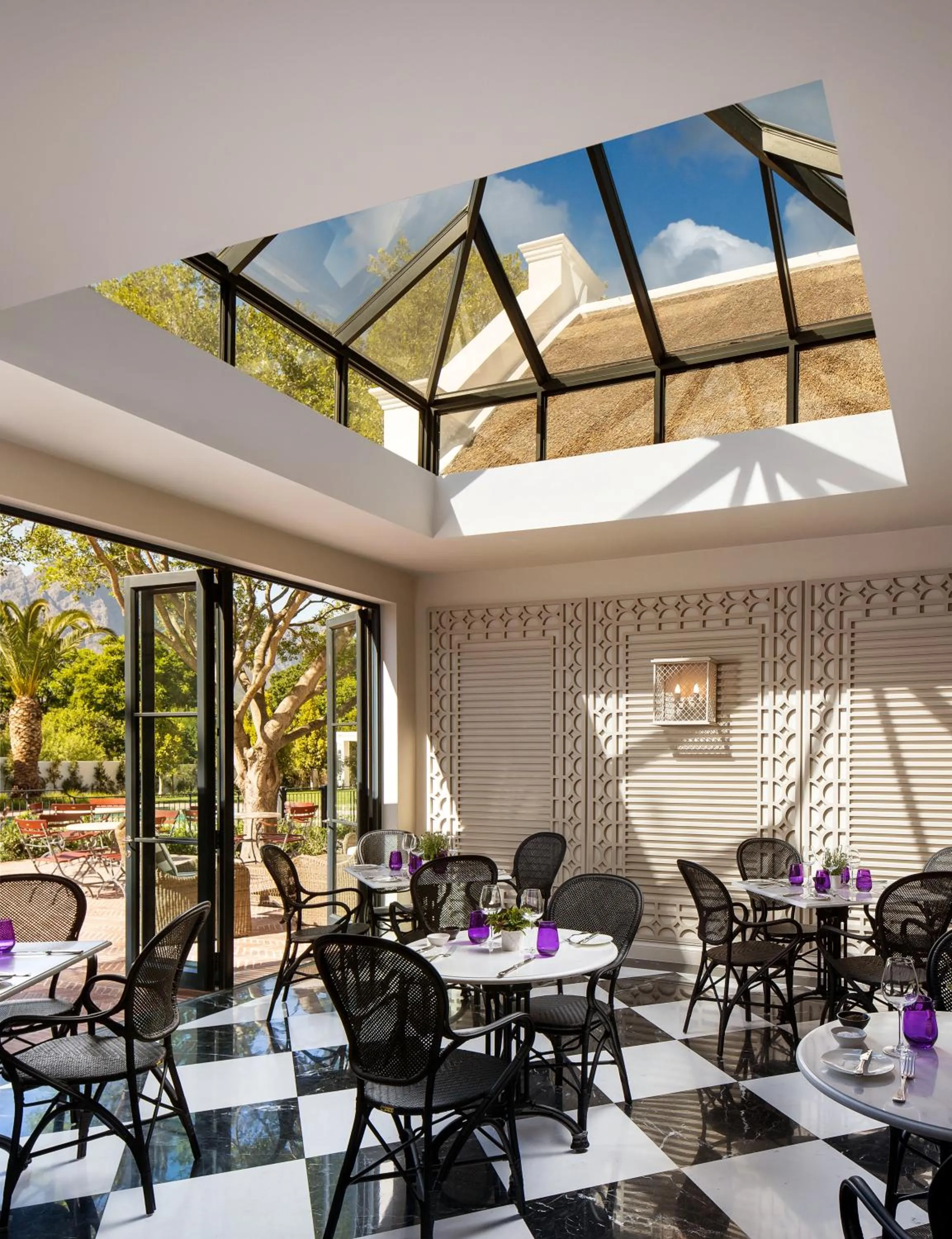 Restaurant/places to eat in Leeu House