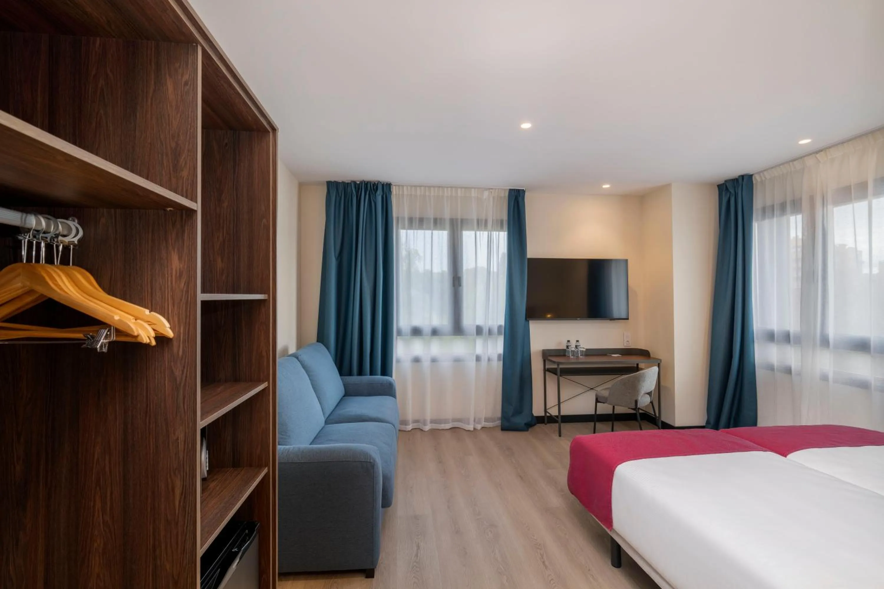 Photo of the whole room, Bed in ASA Molina Plaza