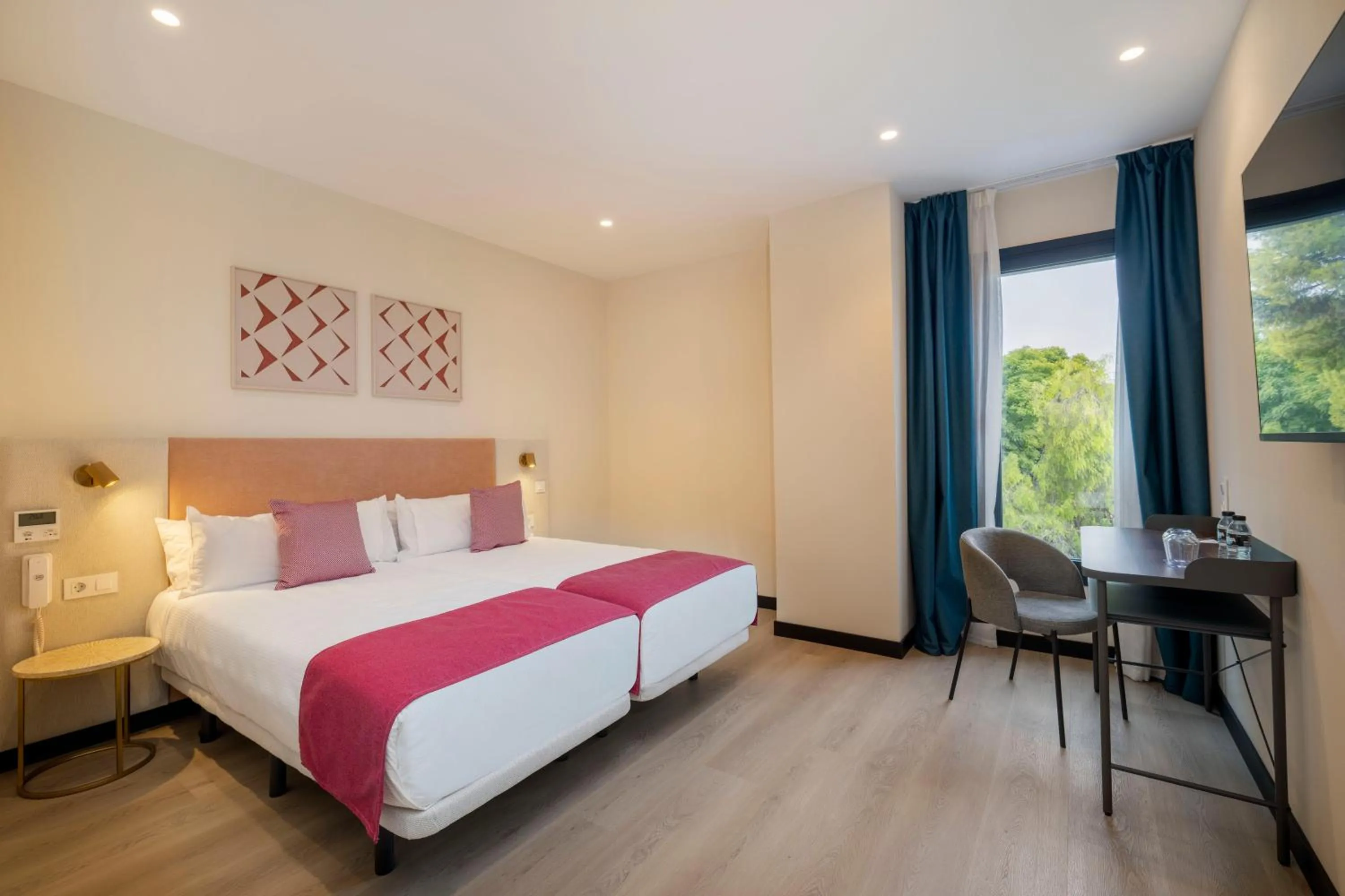 Photo of the whole room, Bed in ASA Molina Plaza