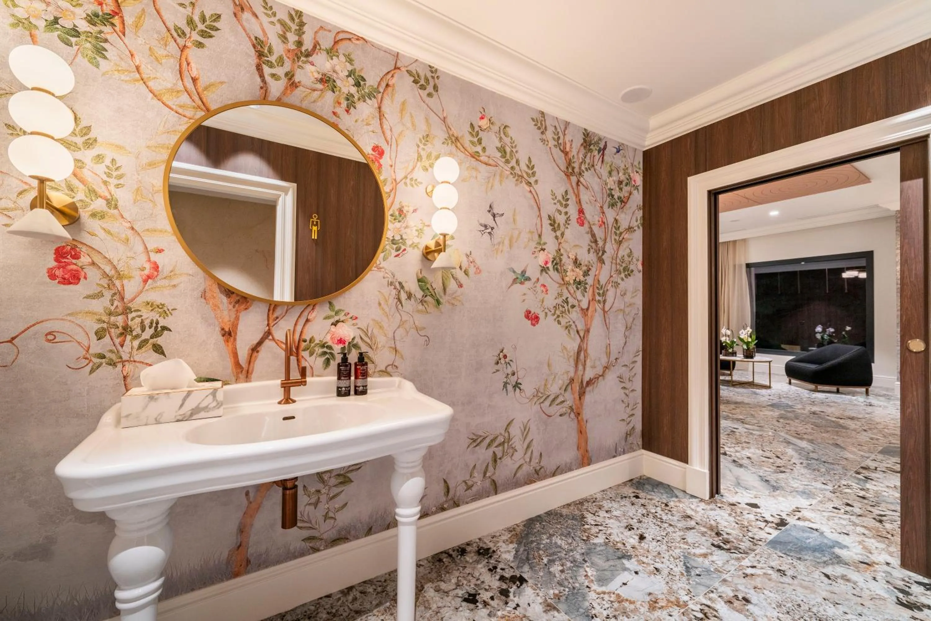 Property building in ASA Molina Plaza