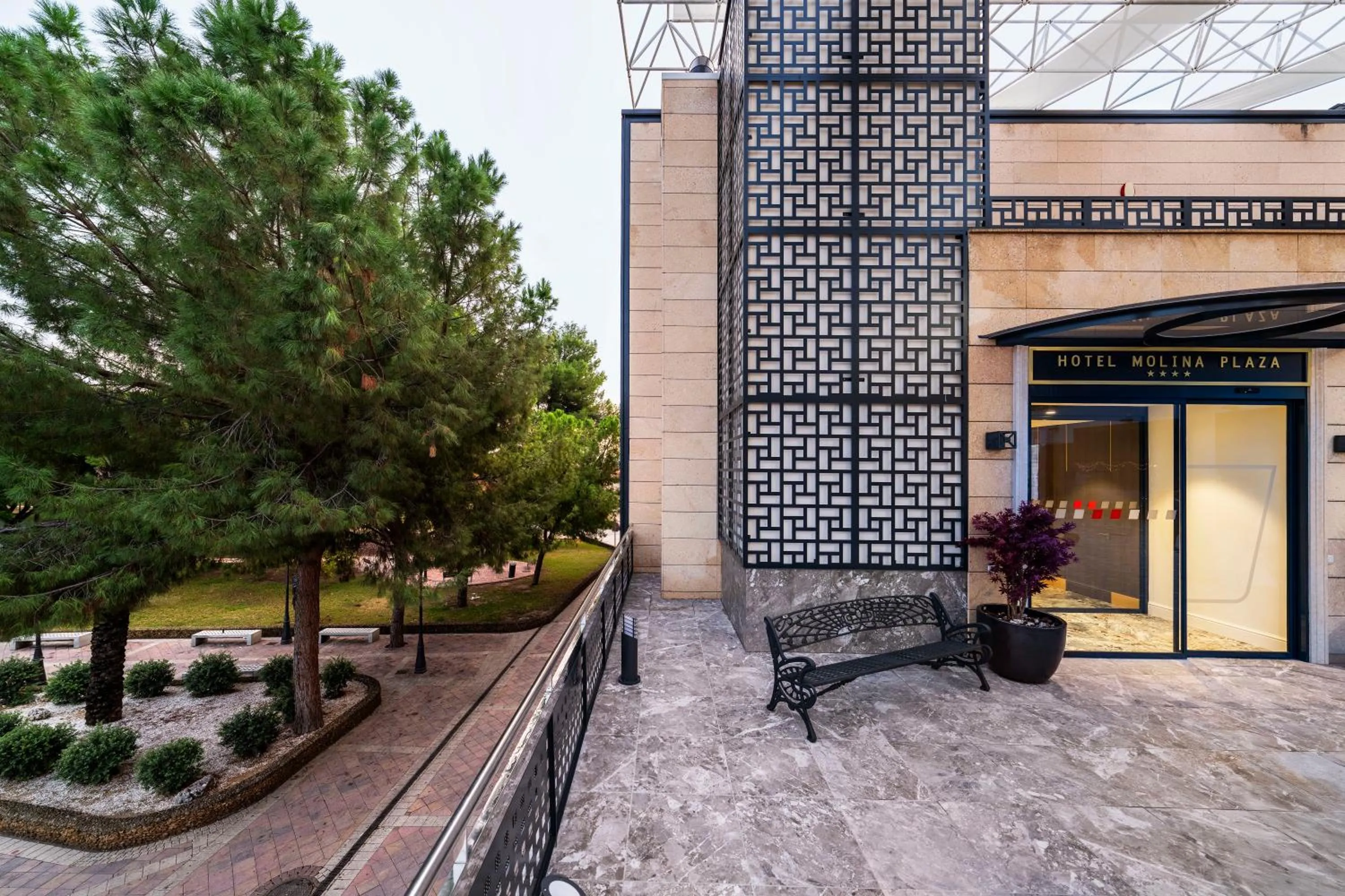 Facade/entrance in ASA Molina Plaza