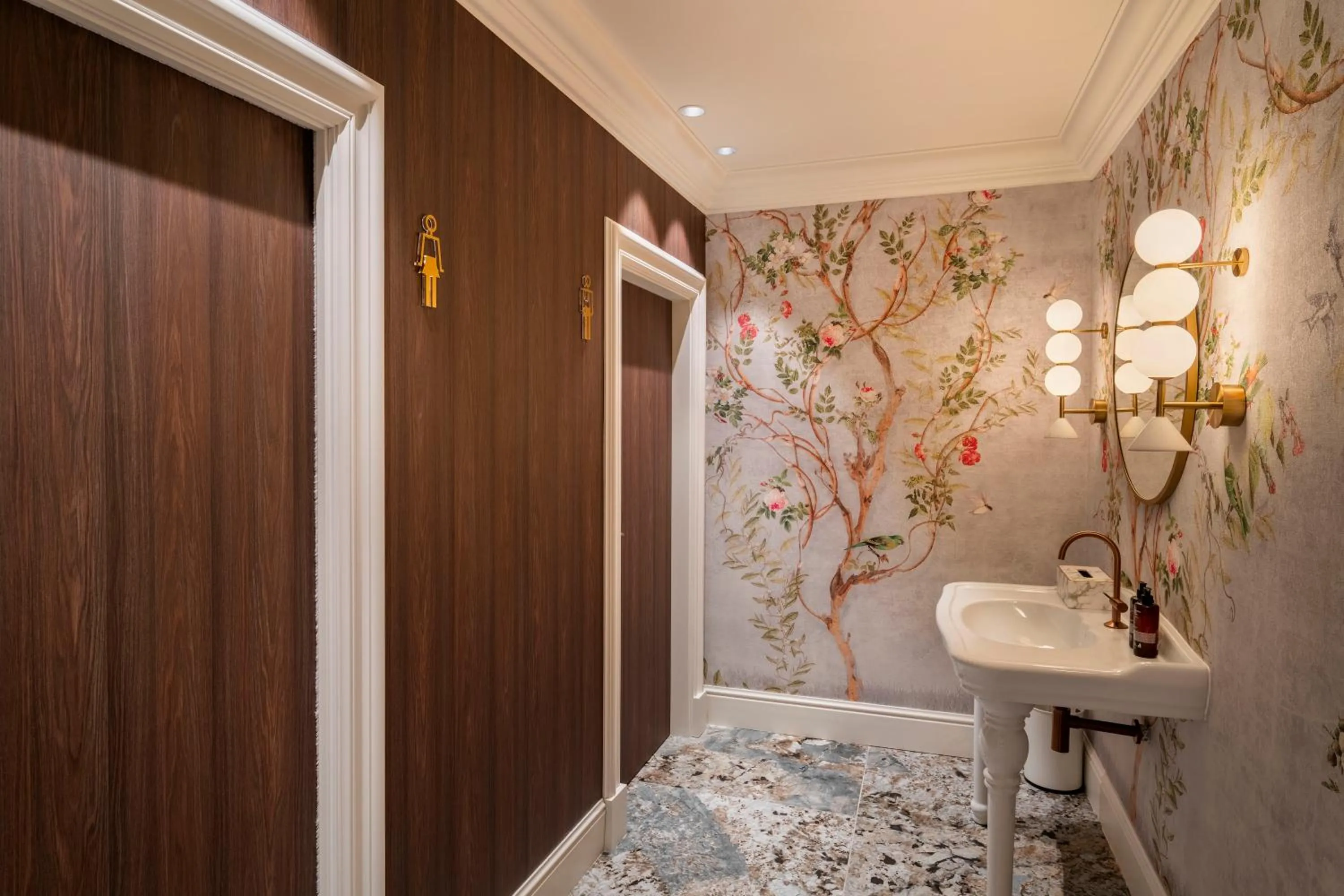 Property building in ASA Molina Plaza