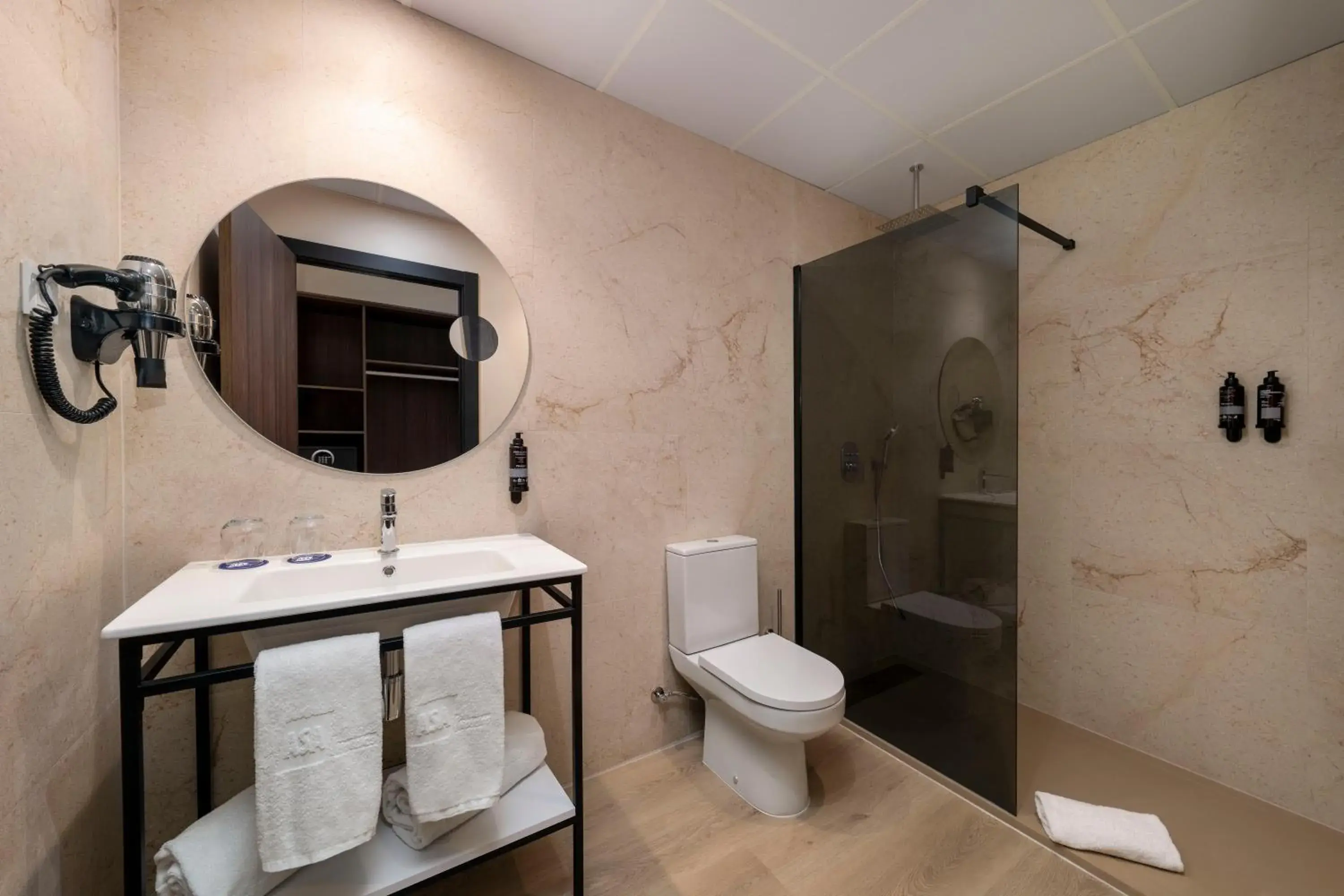 Single Room in ASA Molina Plaza Single Room in ASA Molina Plaza