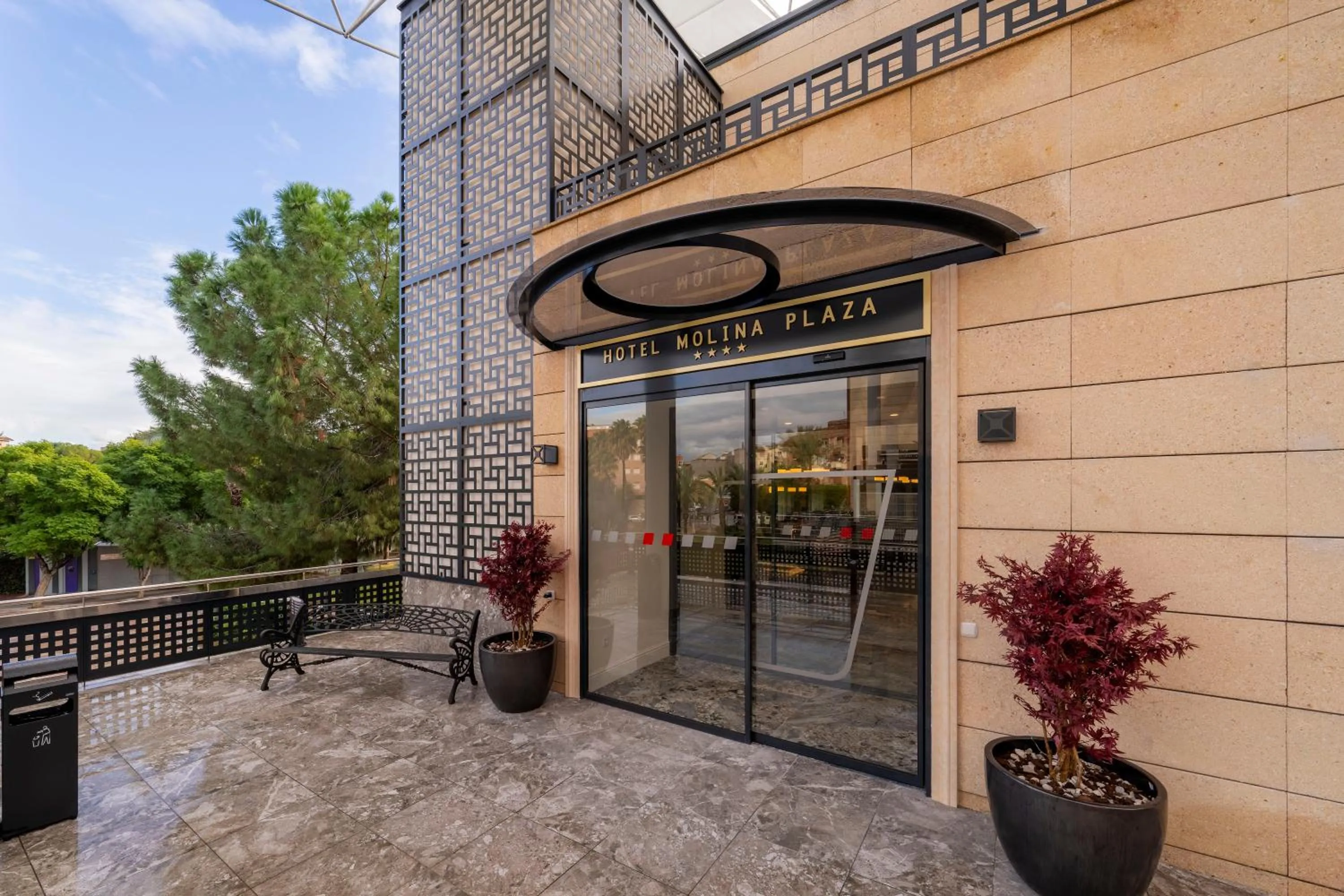 Facade/entrance in ASA Molina Plaza