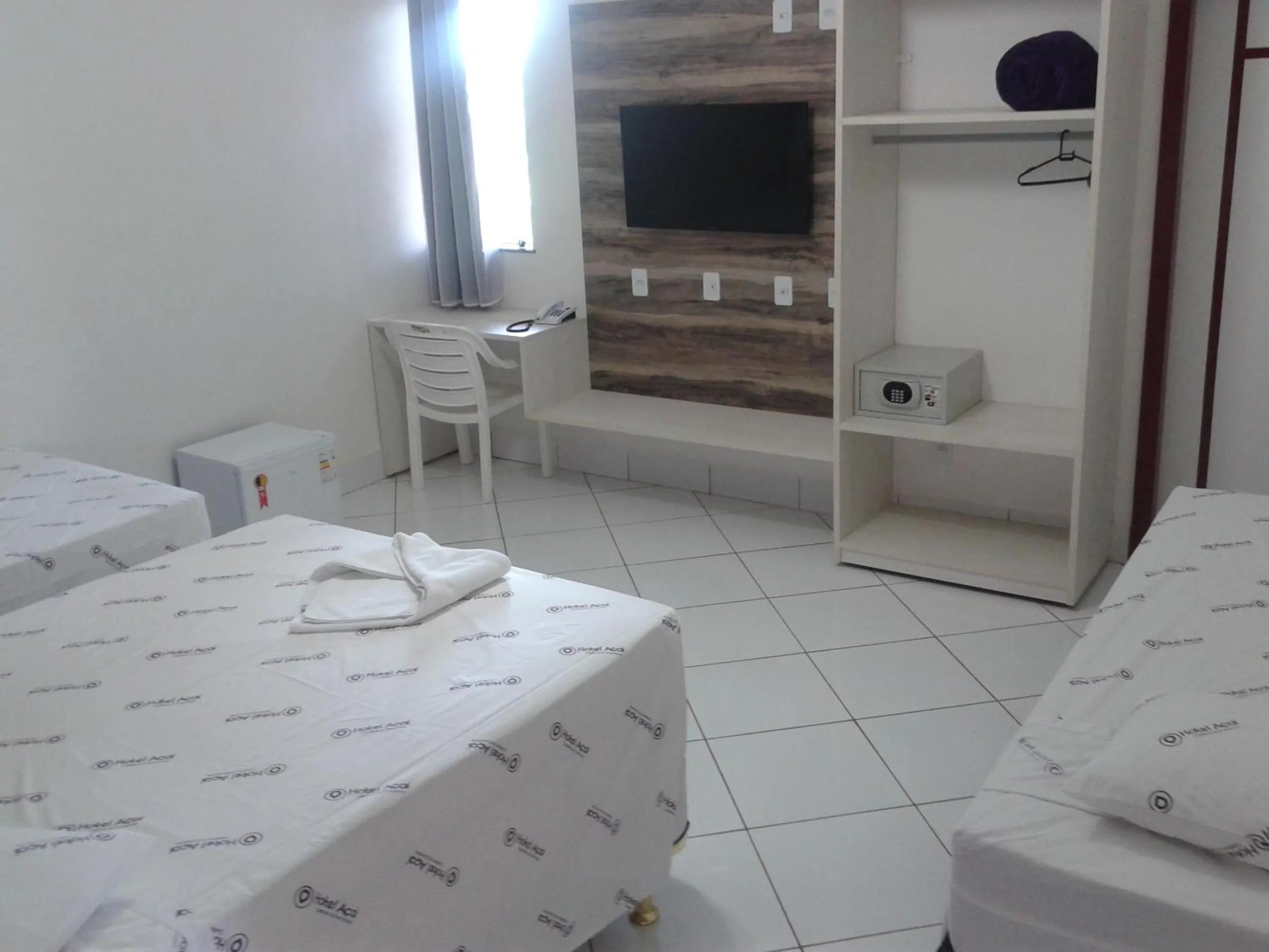 TV and multimedia, Bed in Hotel Açay