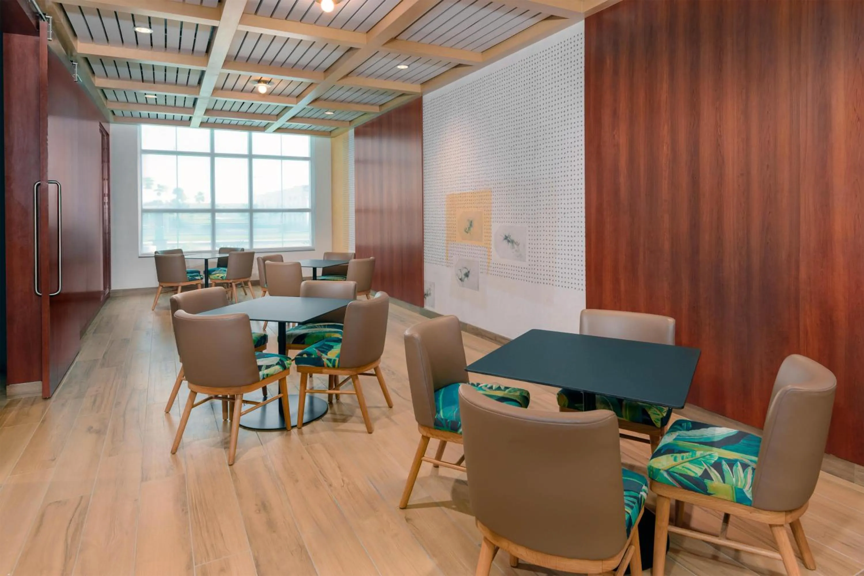 Restaurant/places to eat in Hilton Garden Inn Cape Canaveral Near Cocoa Beach