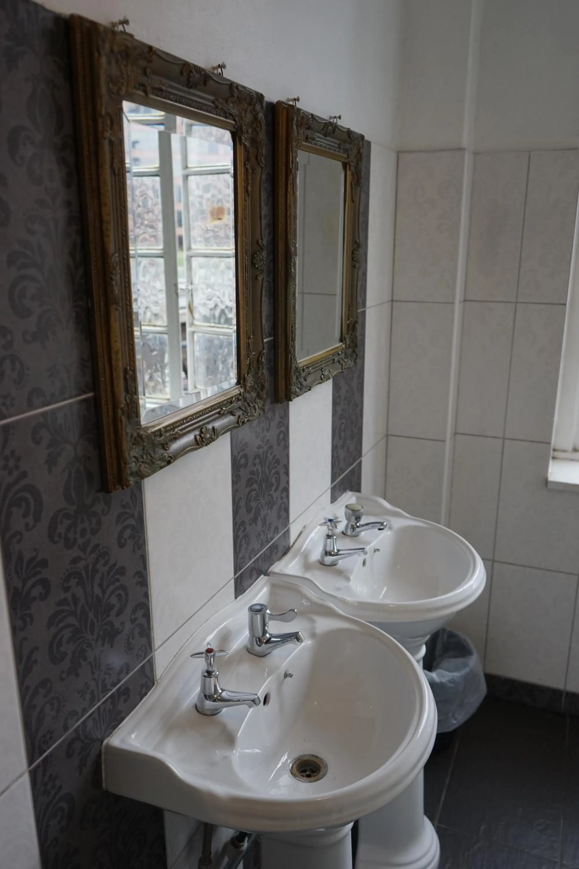 Shower in The Walrus Bar and Hostel