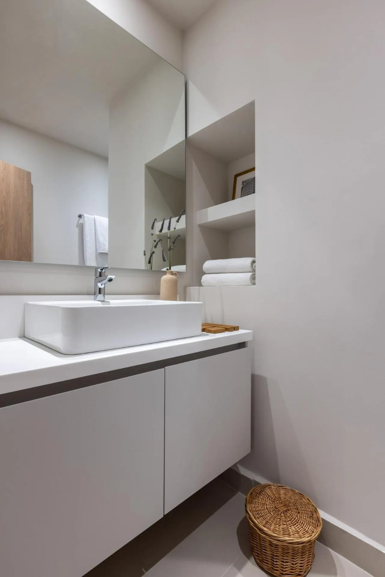 Bathroom in Port Tower Piraeus