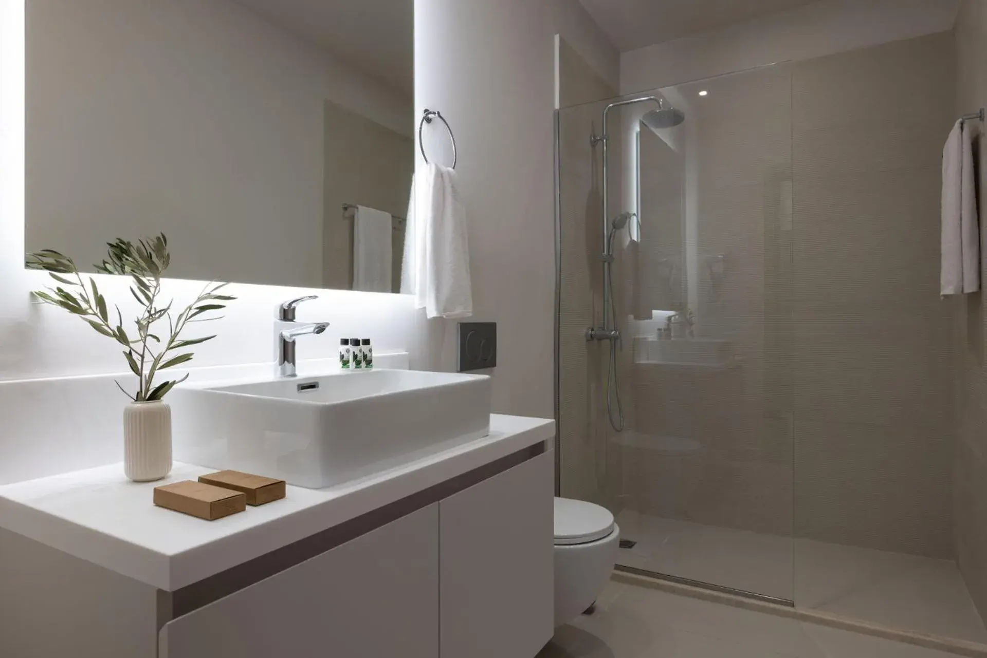 Suite with Terrace City and Port View in Port Tower Piraeus Suite with Terrace City and Port View in Port Tower Piraeus