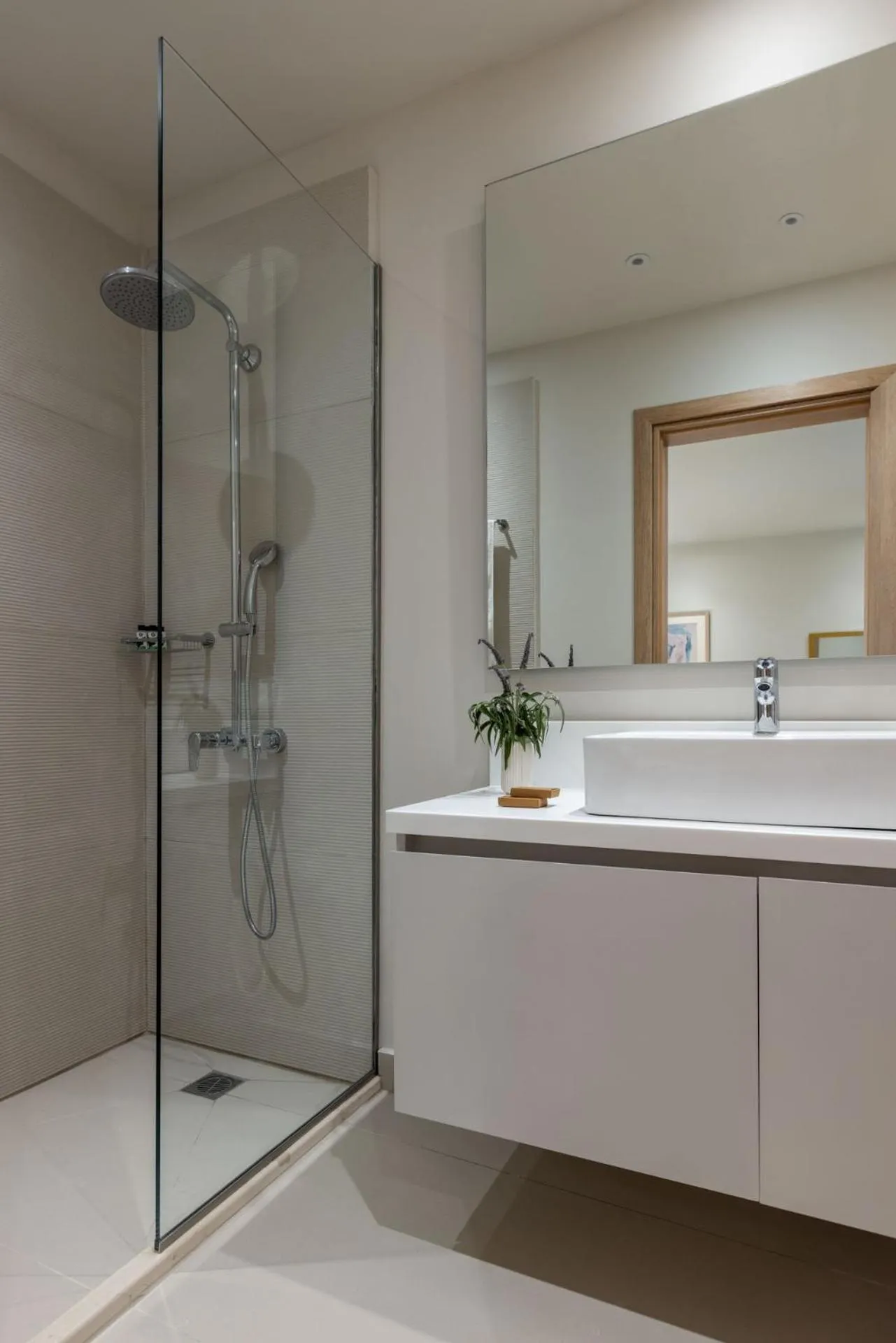 Shower in Port Tower Piraeus