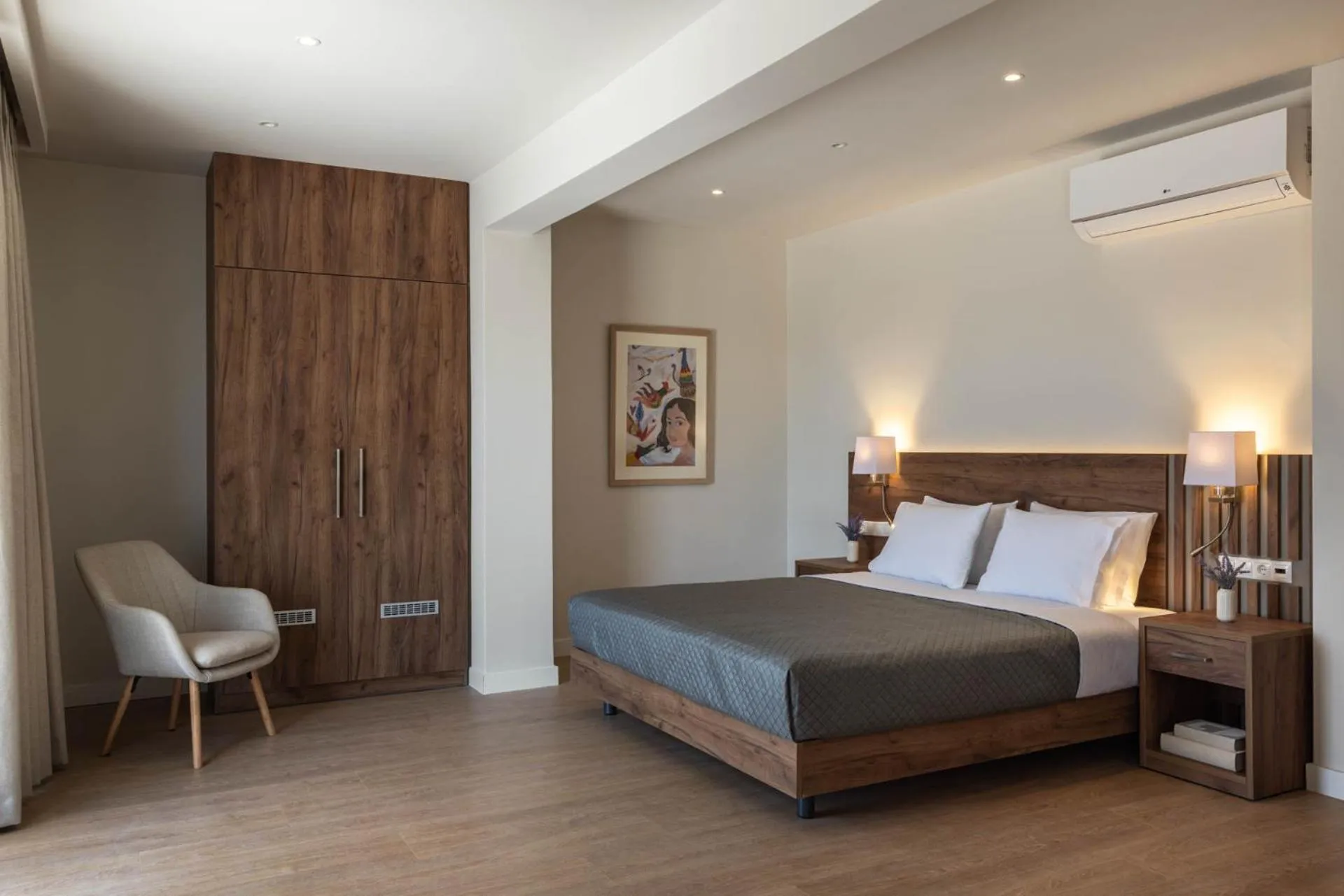 Bed in Port Tower Piraeus