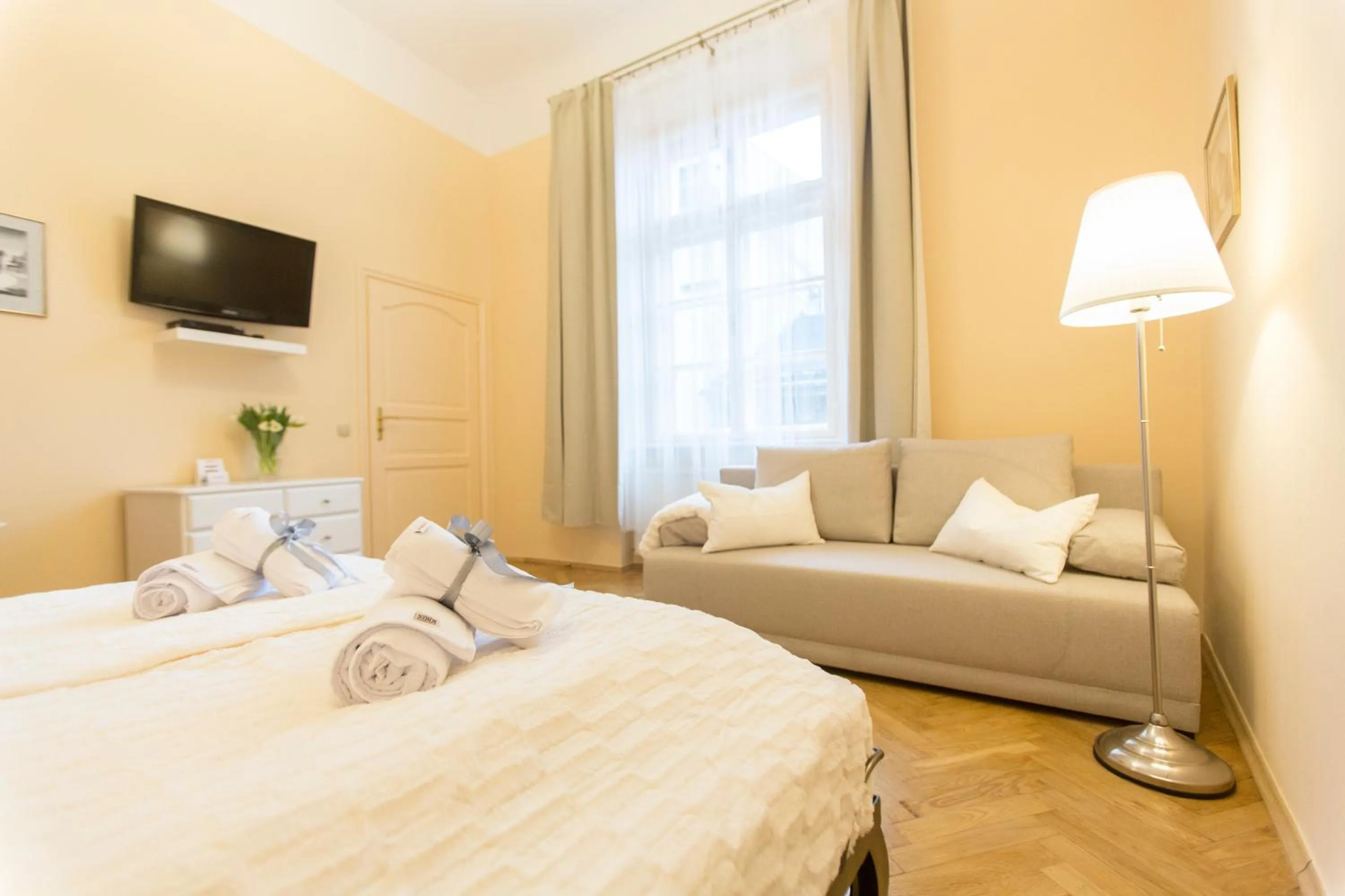 Bedroom, Bed in Apartments Roman