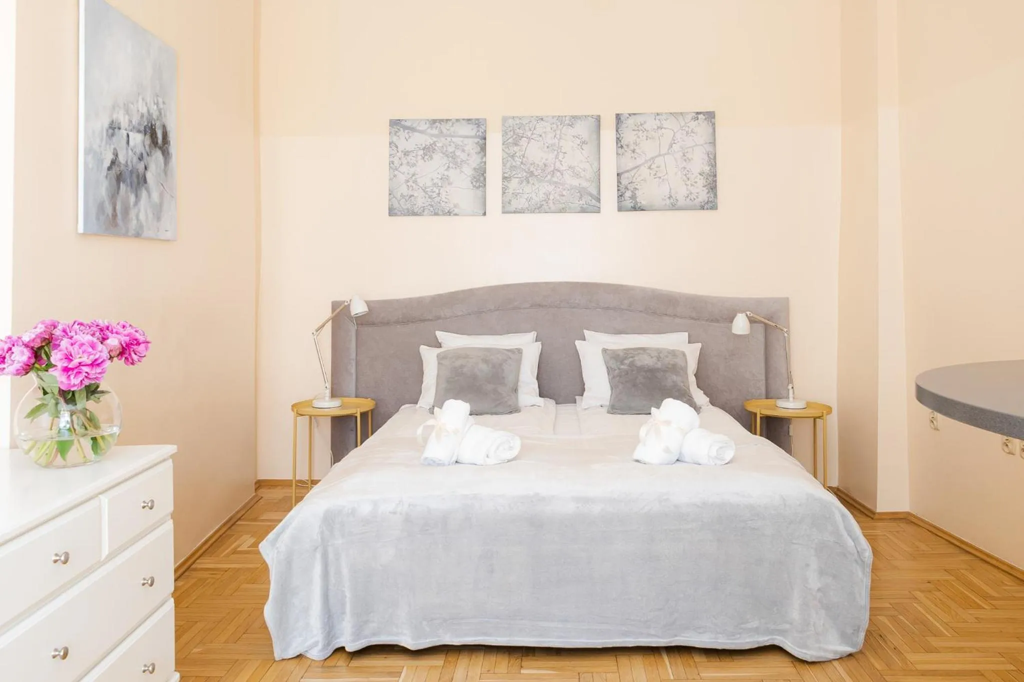 Bedroom, Bed in Apartments Roman