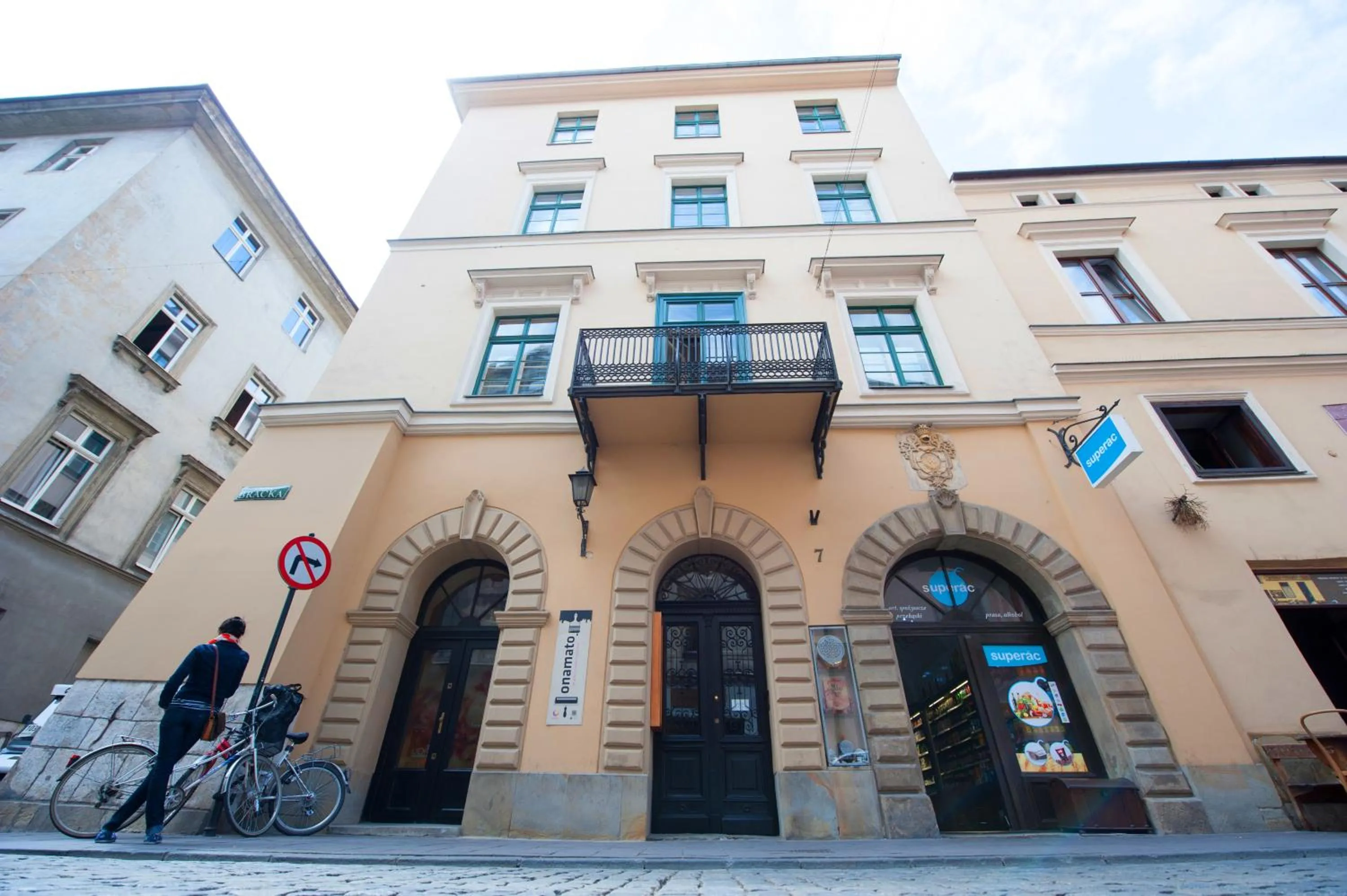 Facade/entrance in Apartments Roman