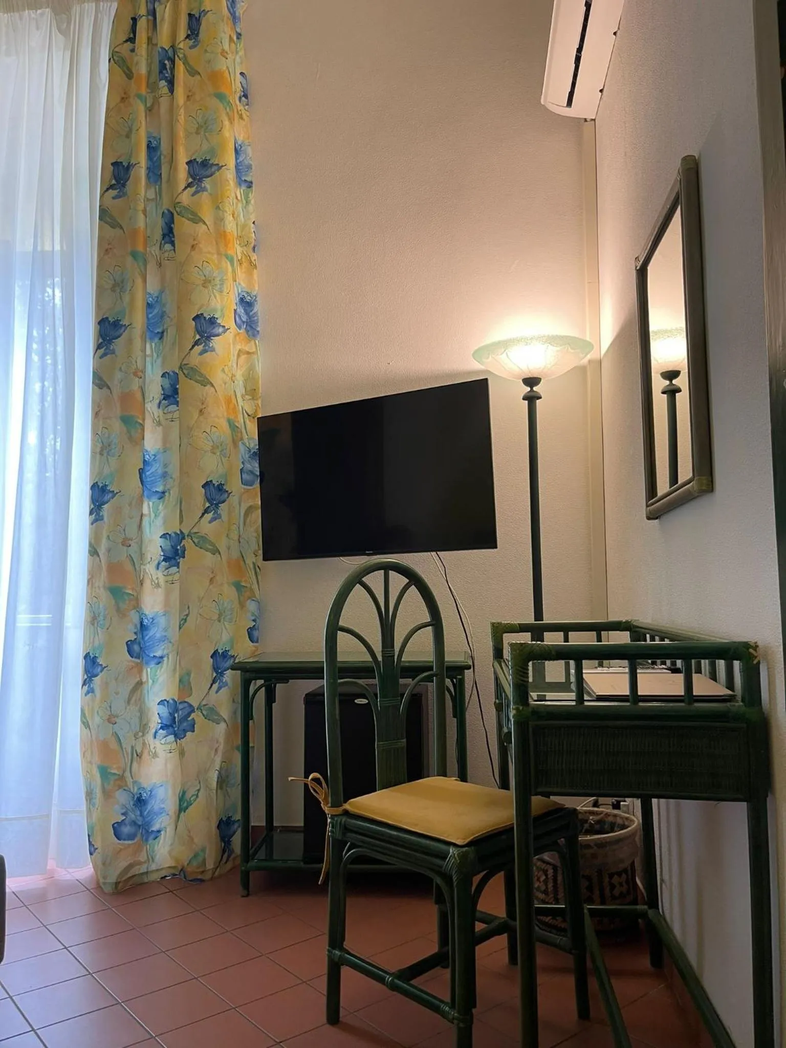 TV and multimedia in Hotel Baia Delle Sirene