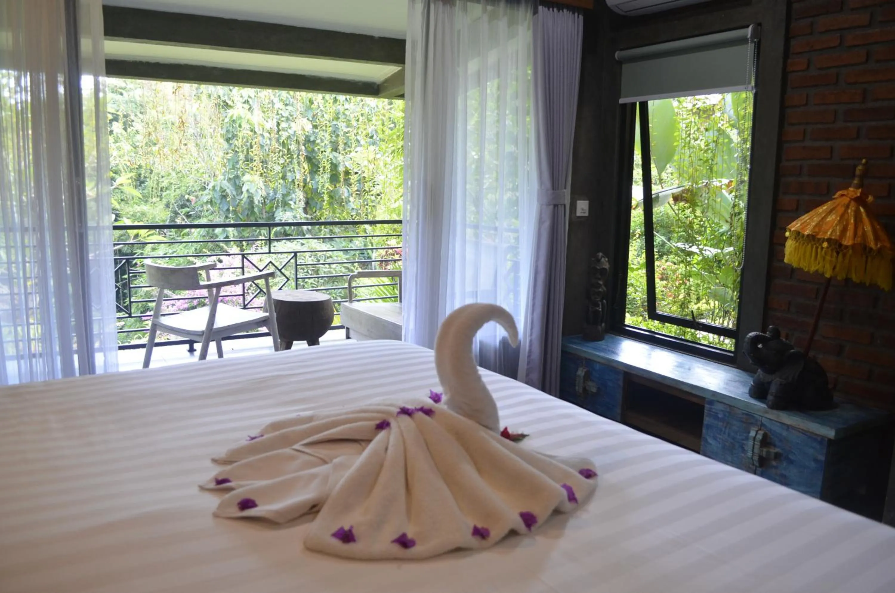 Bed in Alamanda Lovina Resort