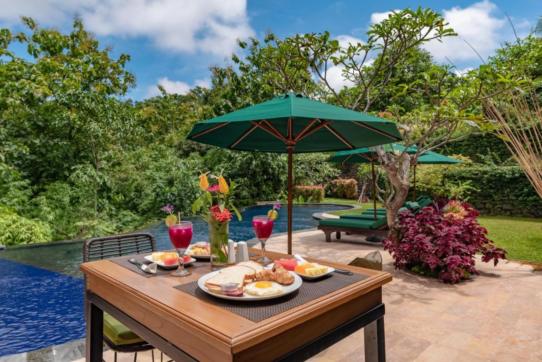 Food and drinks in Alamanda Lovina Resort