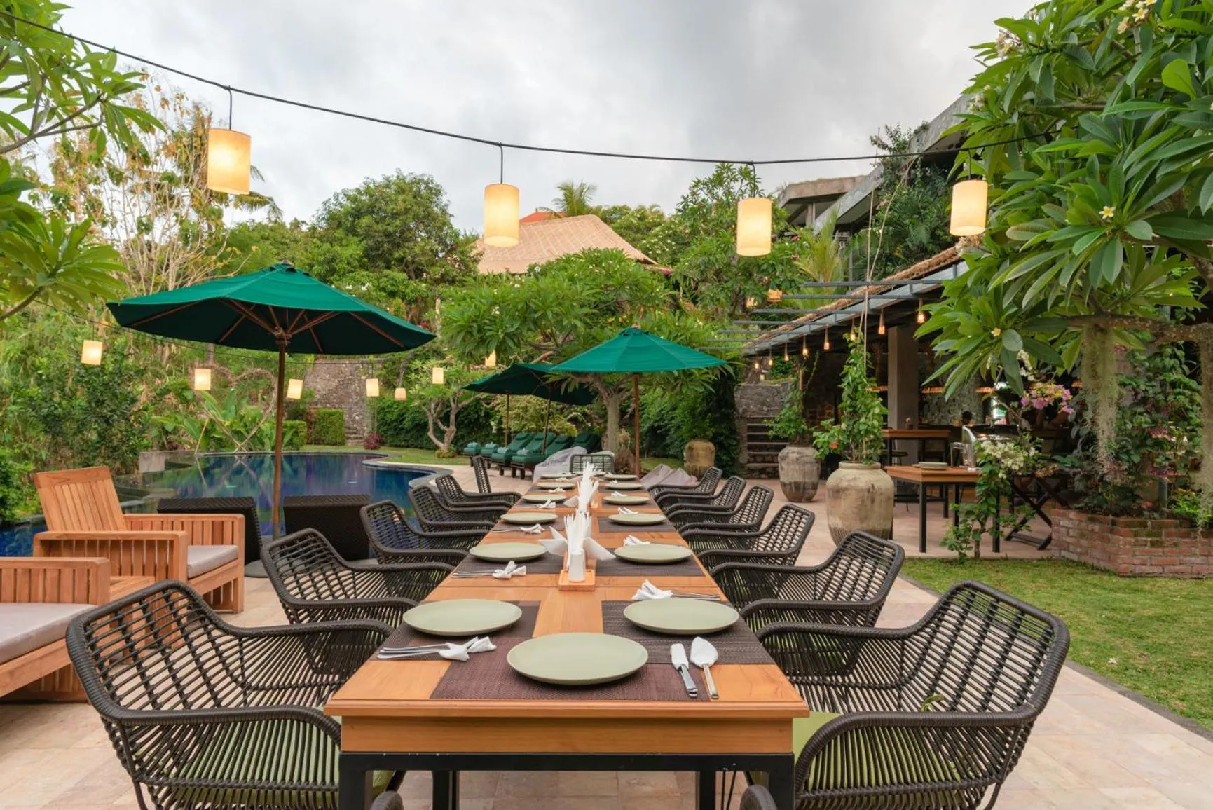 Restaurant/places to eat in Alamanda Lovina Resort