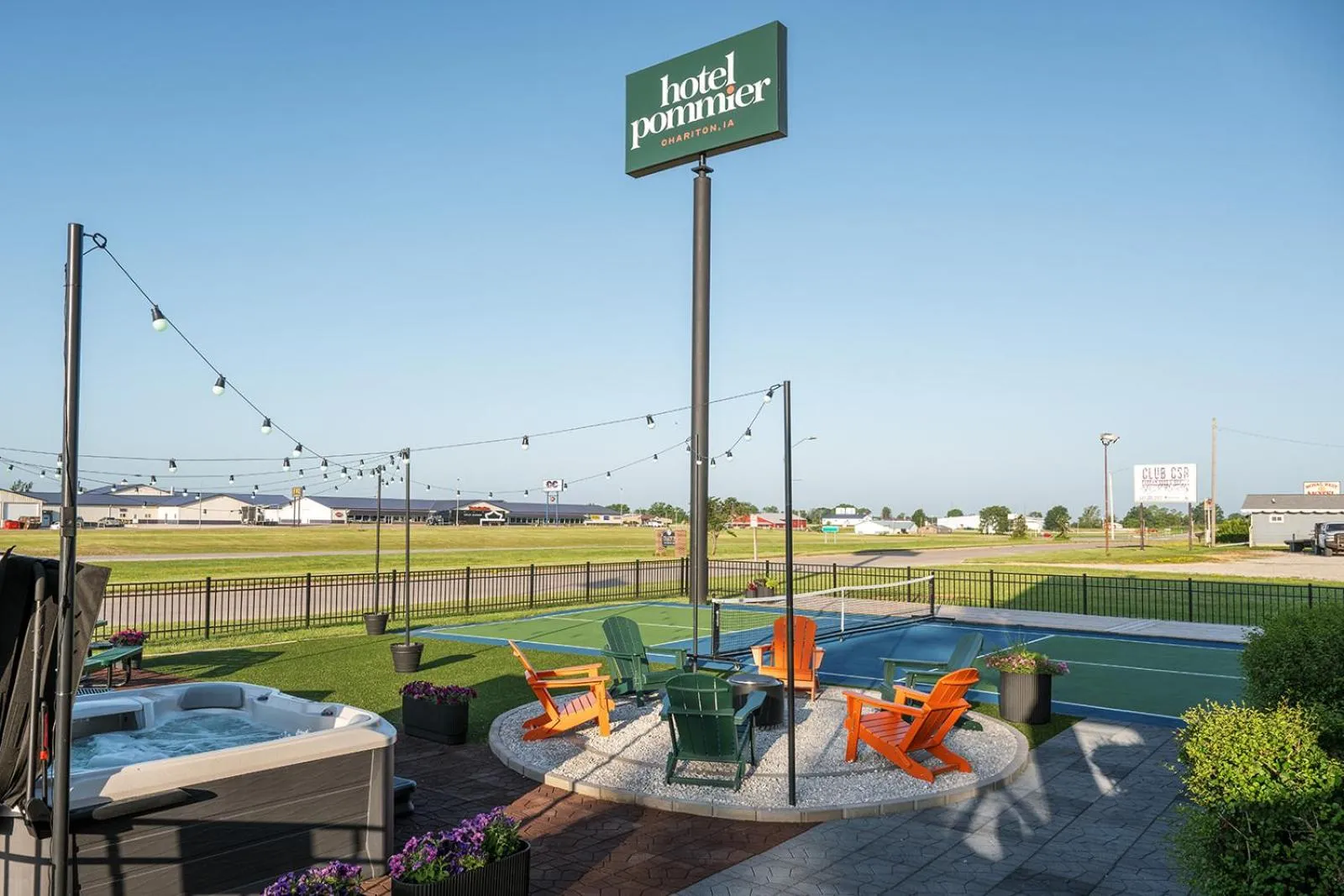 Patio in Hotel Pommier Chariton