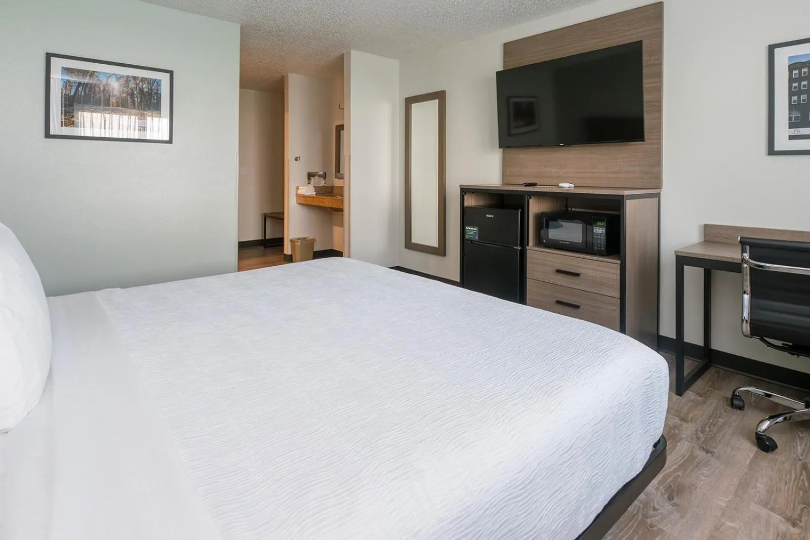 Photo of the whole room, Bed in Hotel Pommier Chariton