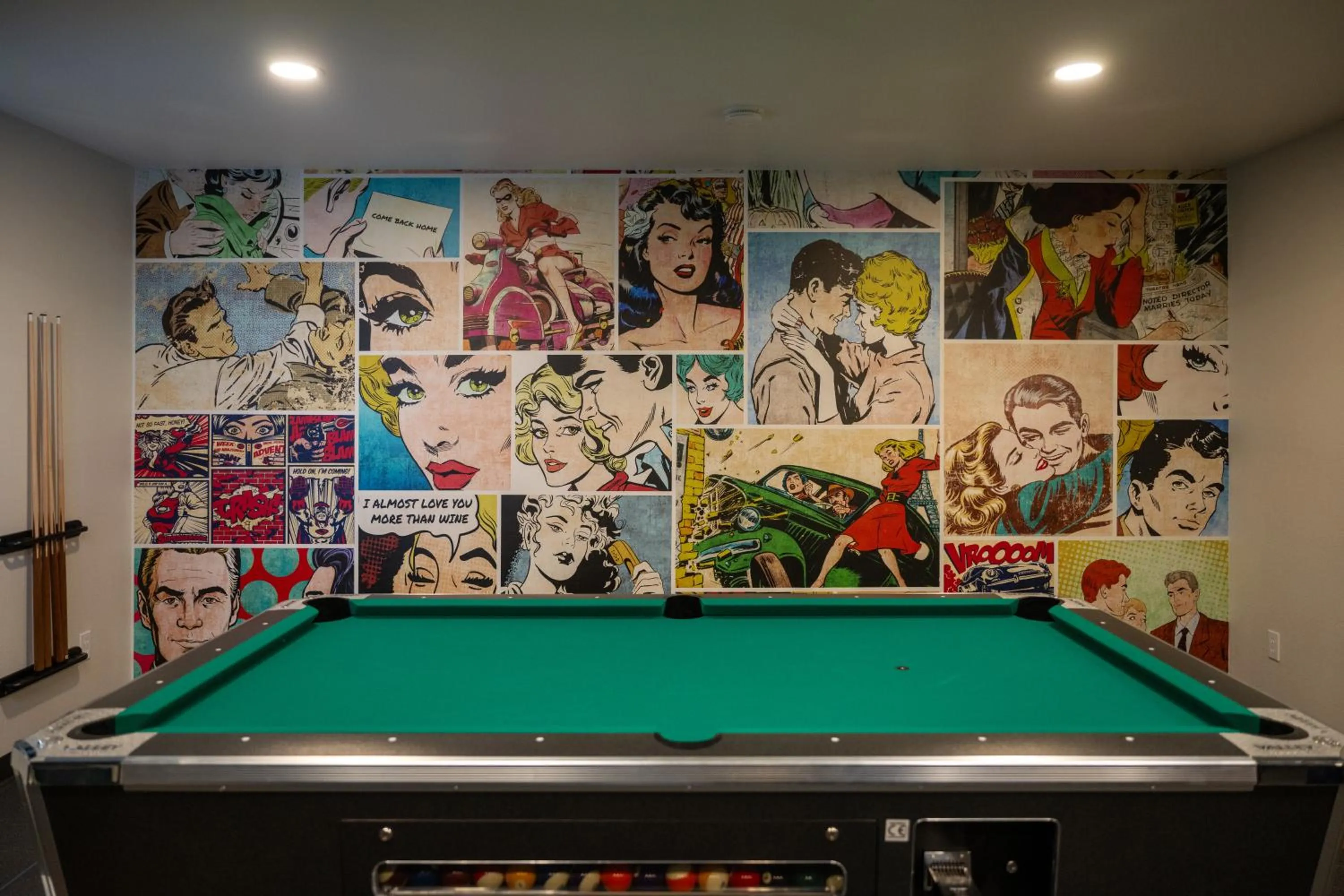 Billiard in Hotel Pommier Chariton