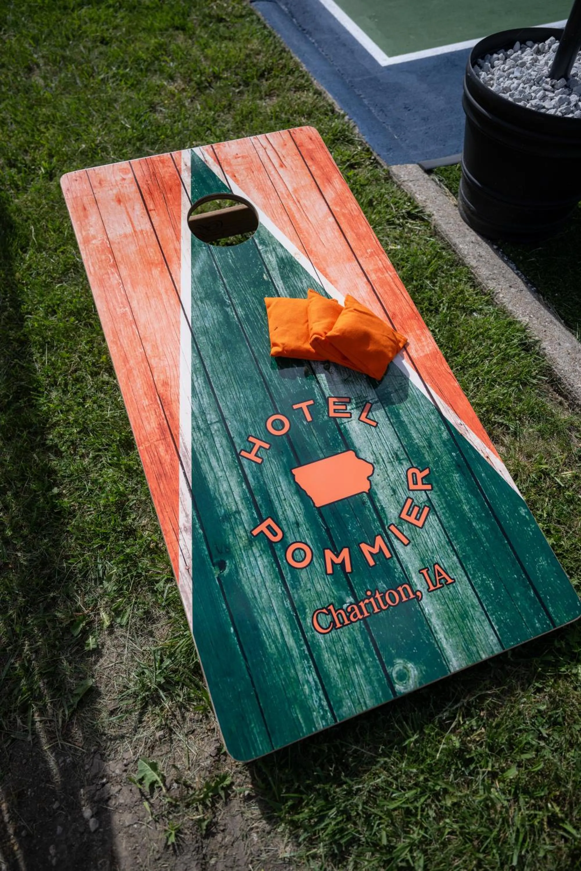 Patio in Hotel Pommier Chariton