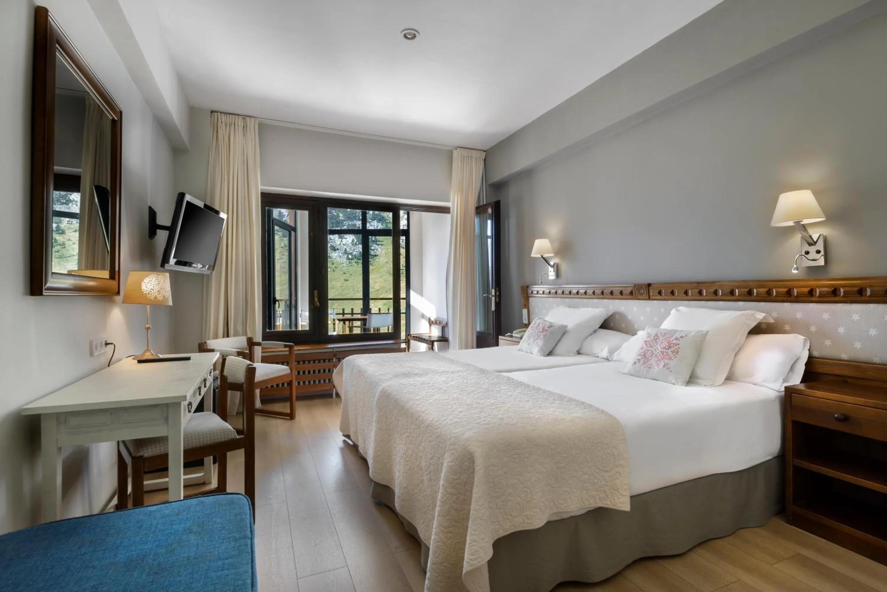 Bed in Hotel Edelweiss Candanchú