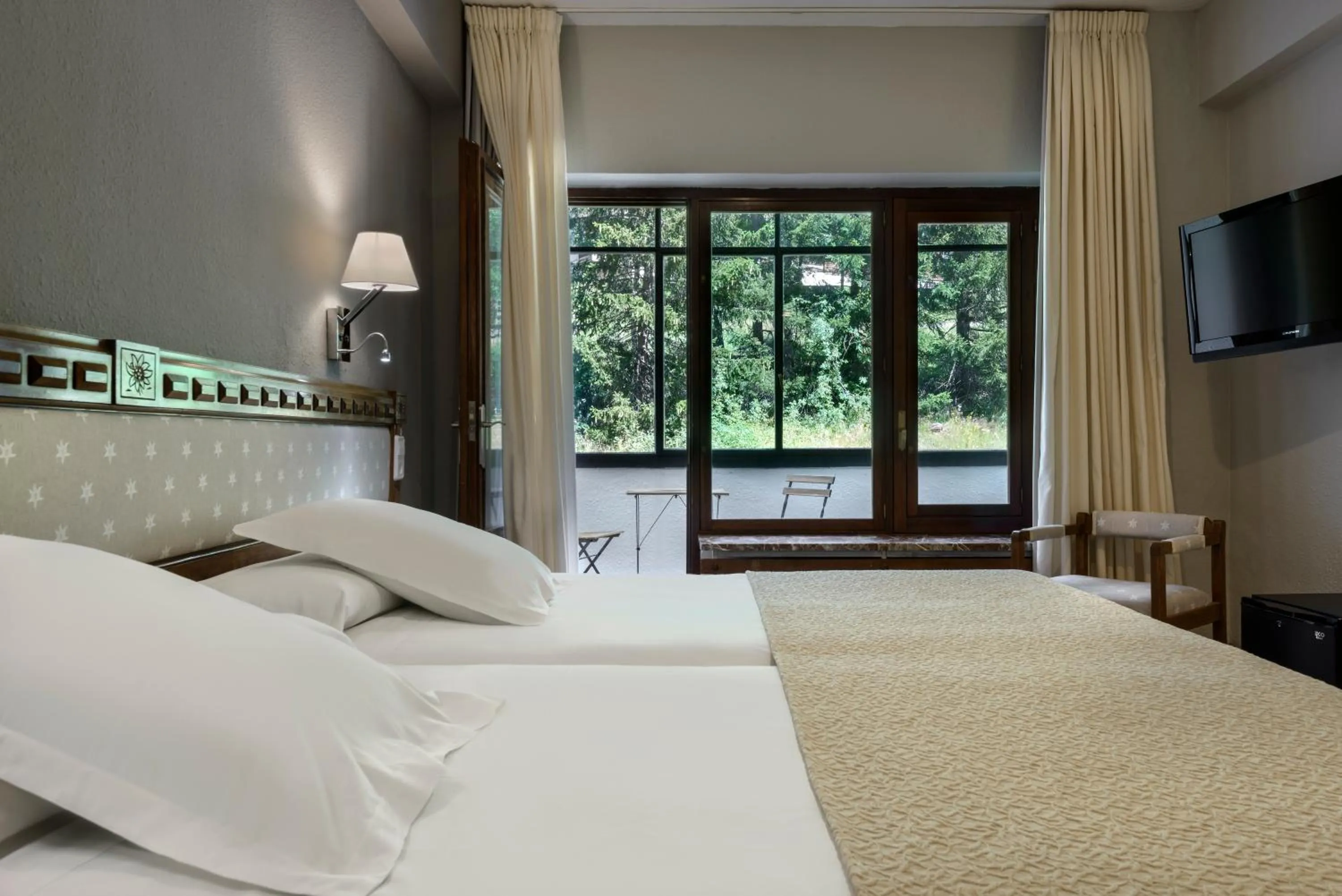 Bed in Hotel Edelweiss Candanchú