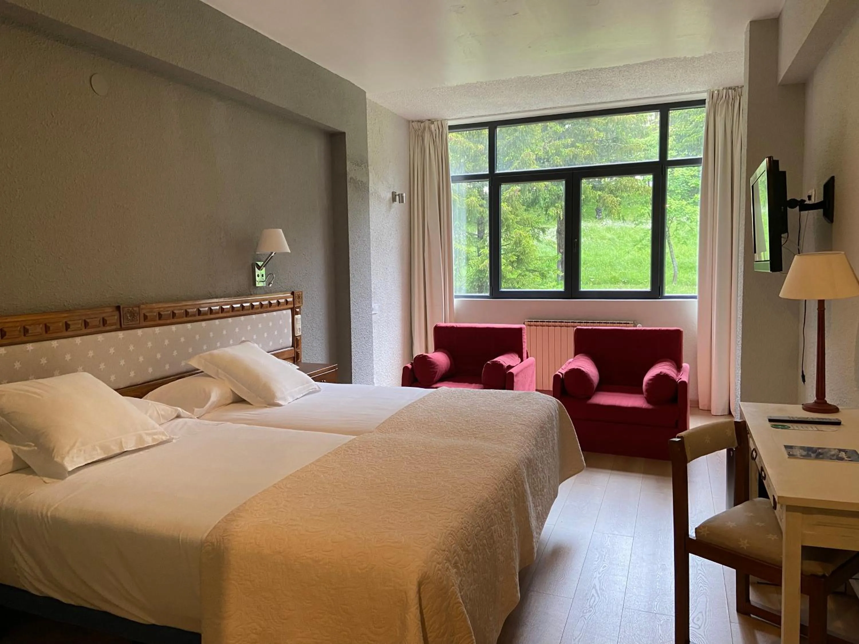 Bed in Hotel Edelweiss Candanchú