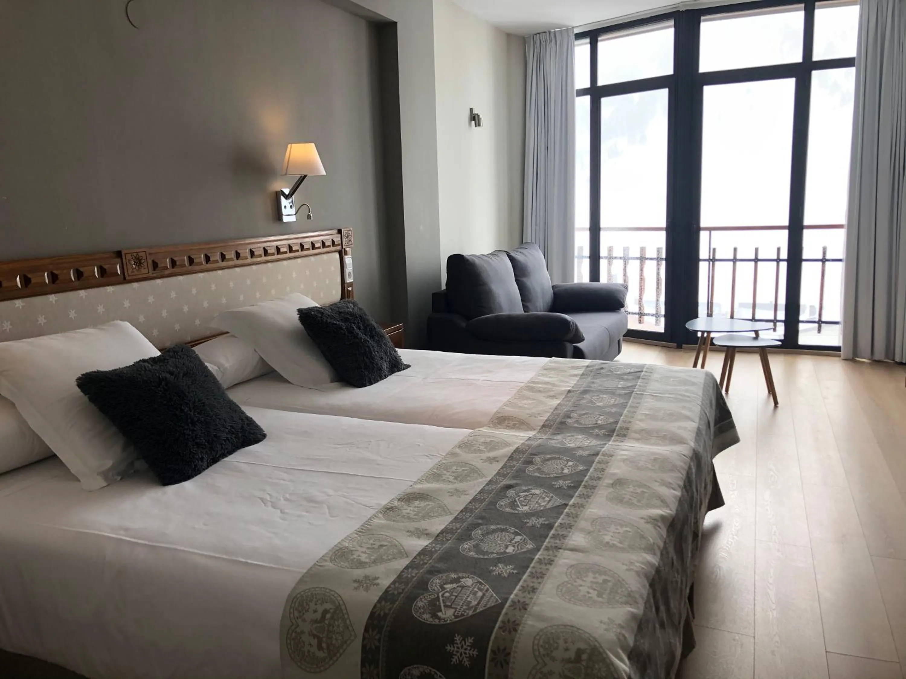 Bed in Hotel Edelweiss Candanchú