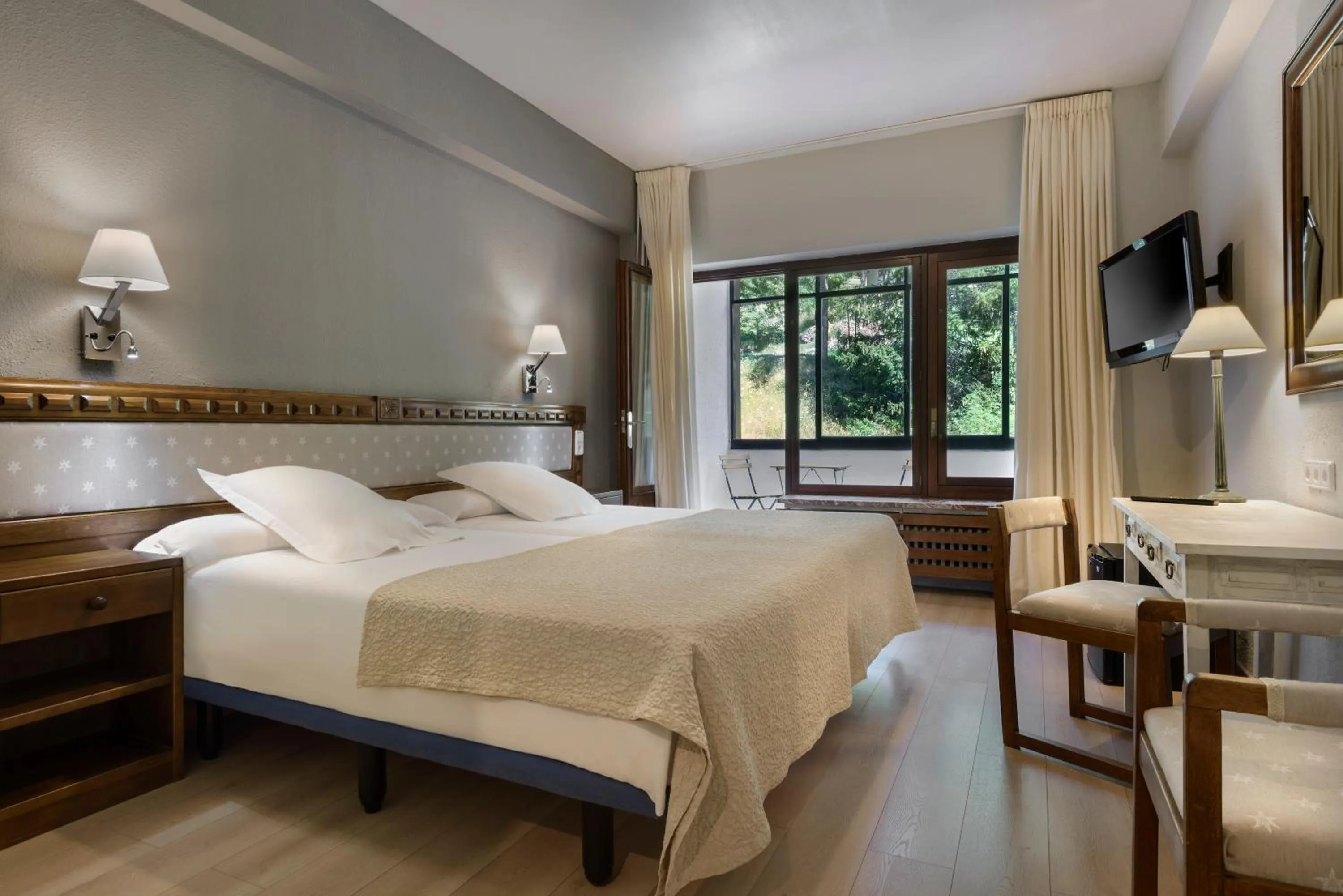 Bed in Hotel Edelweiss Candanchú