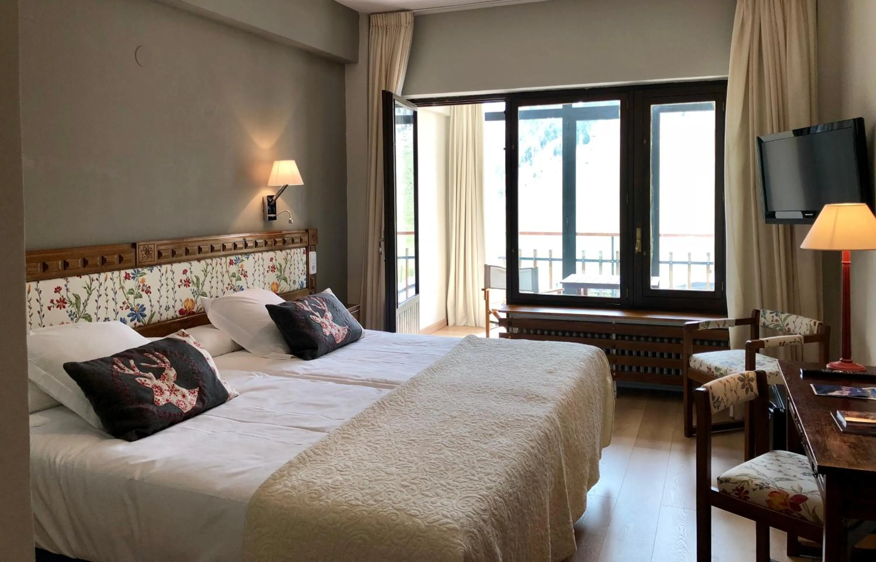 Bed in Hotel Edelweiss Candanchú