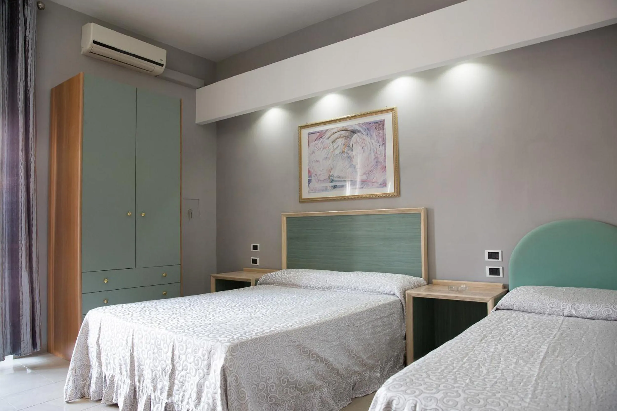 Photo of the whole room in Maximo Hotel