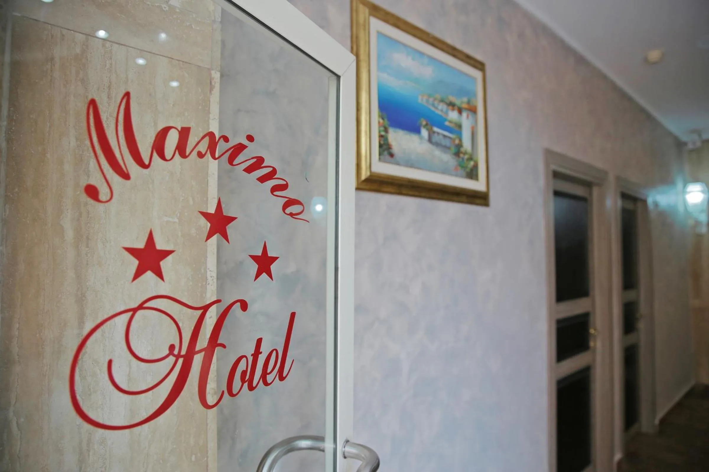 Facade/entrance in Maximo Hotel