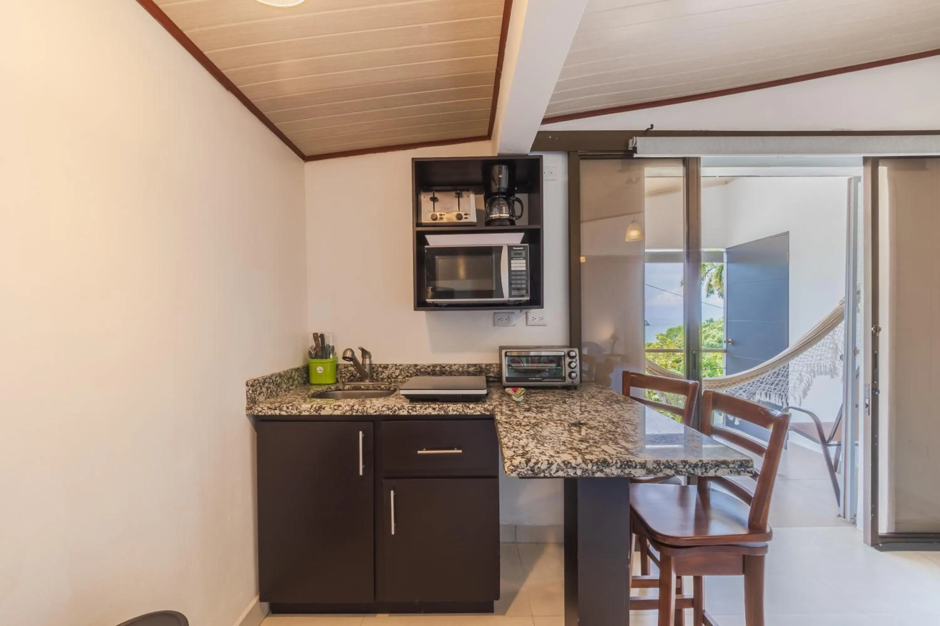Kitchen or kitchenette in Hotel Villas de la Selva