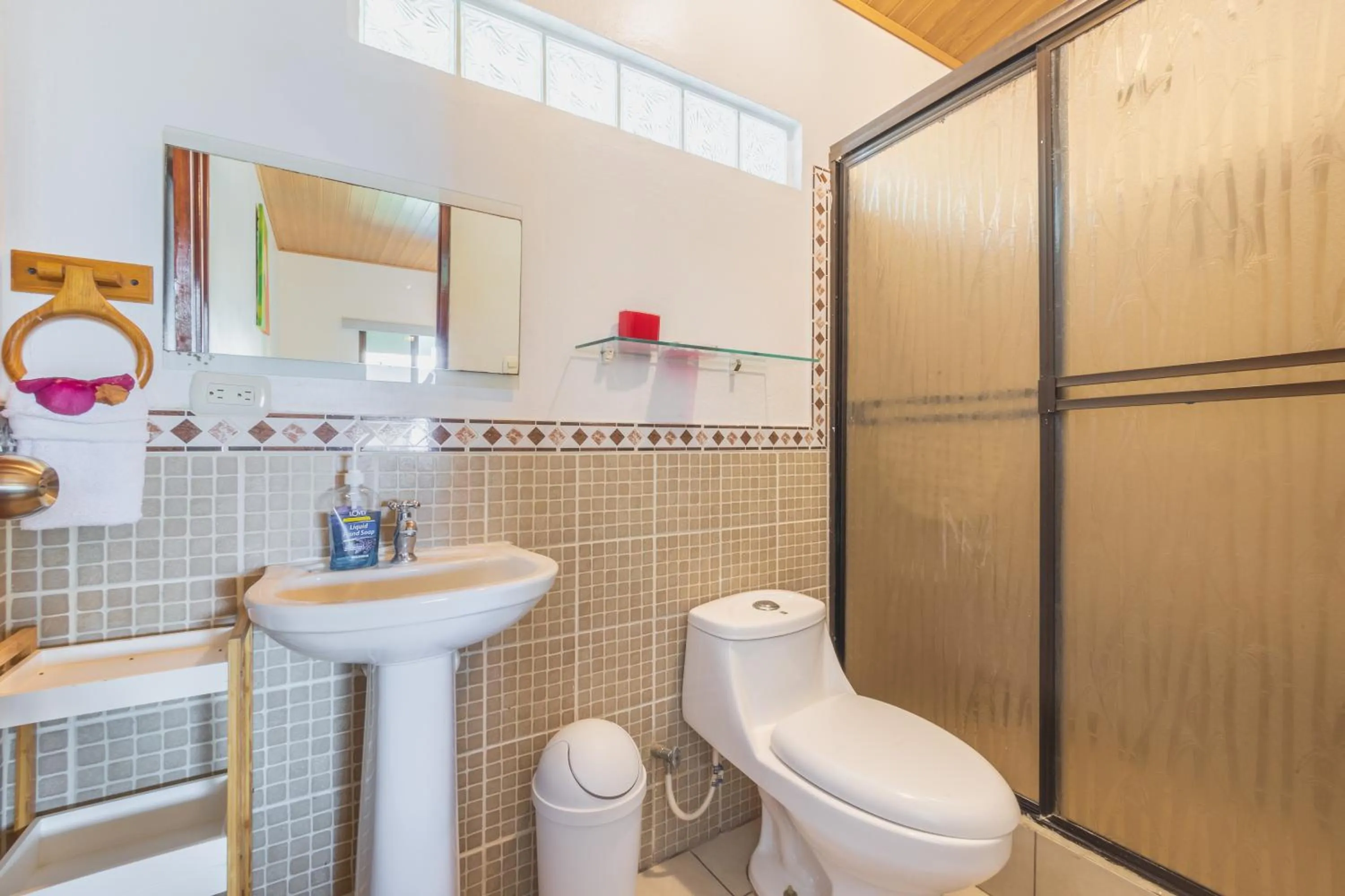 Shower in Hotel Villas de la Selva