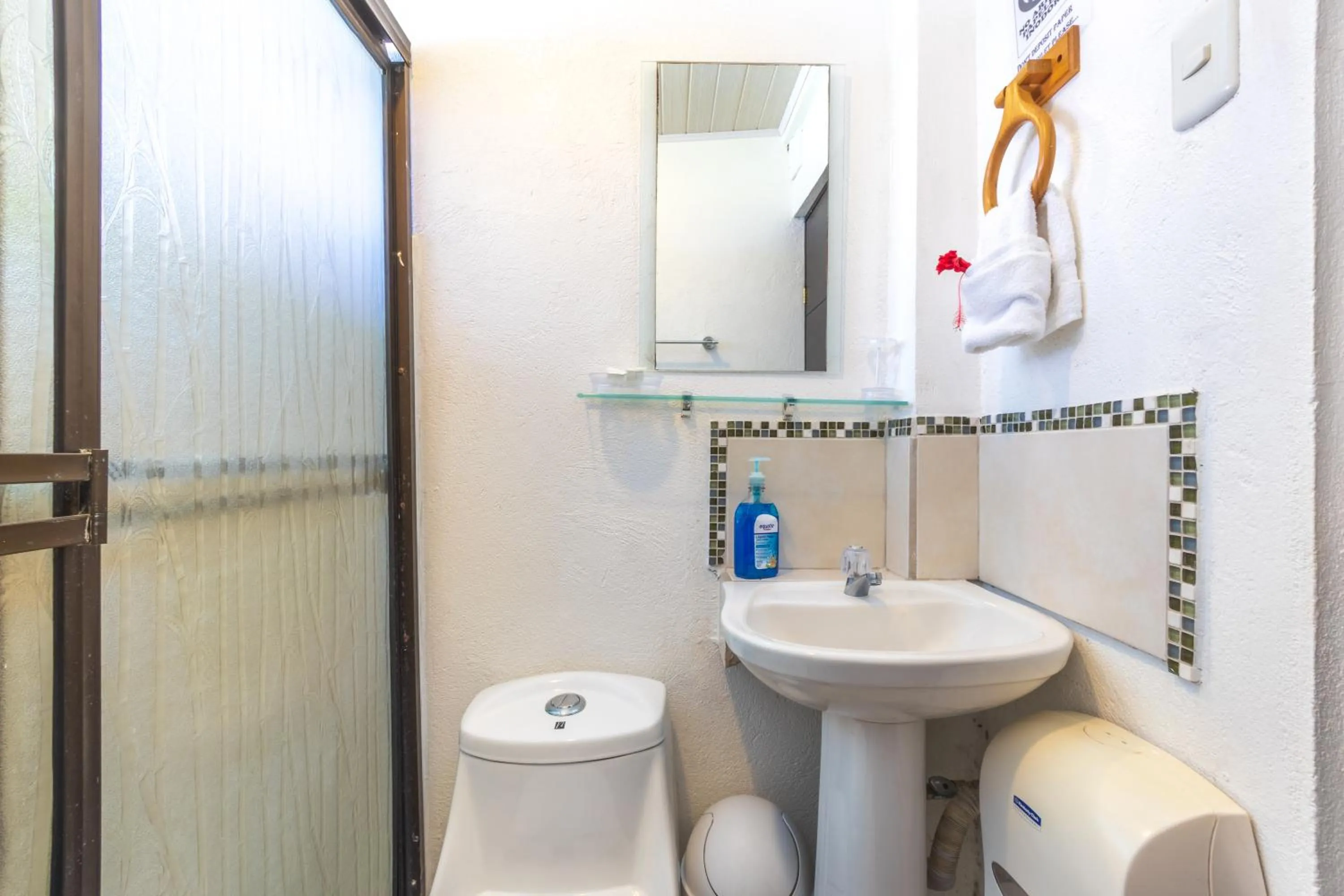 Shower in Hotel Villas de la Selva