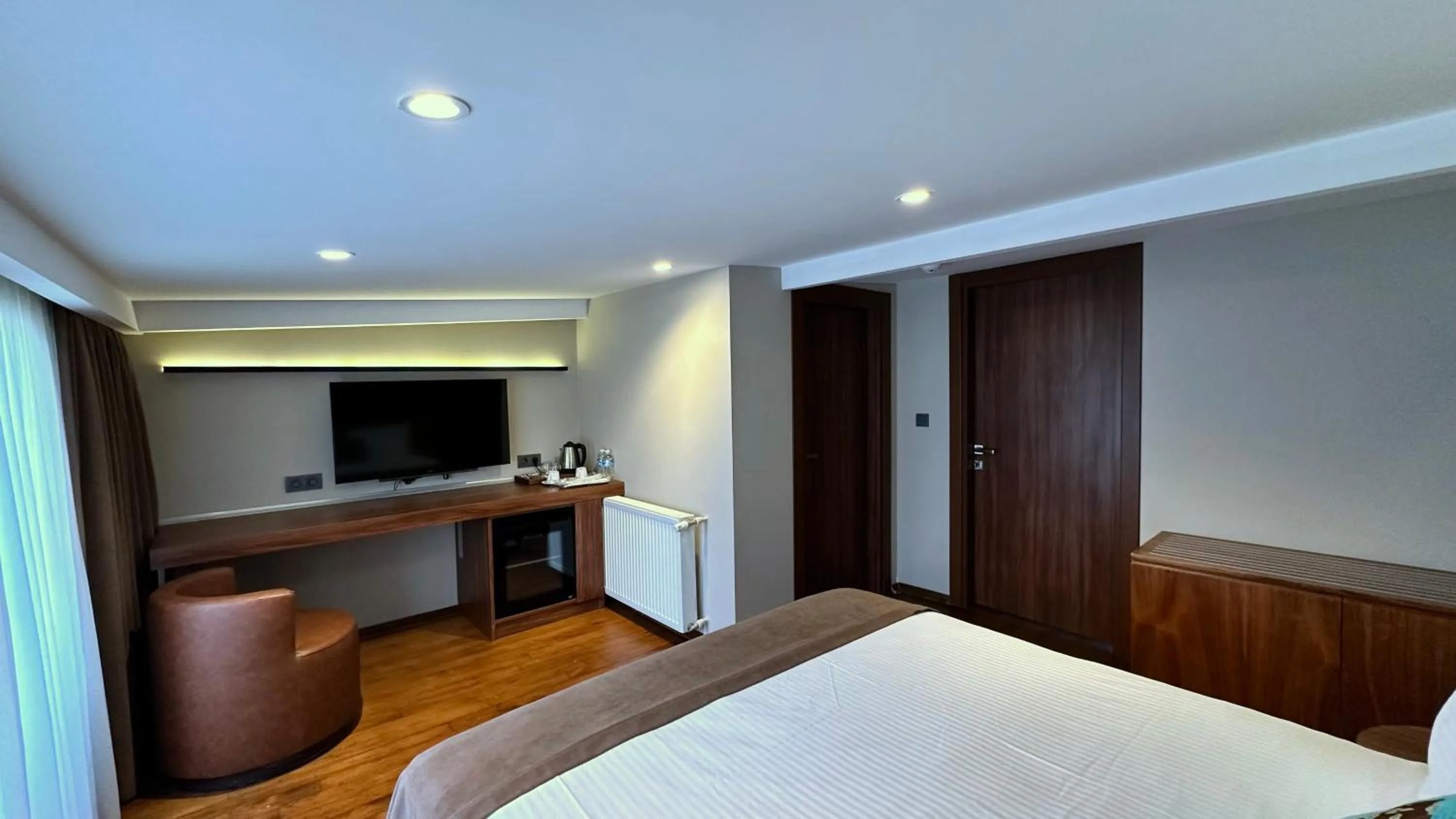 Bed in Snog Rooms & Suites