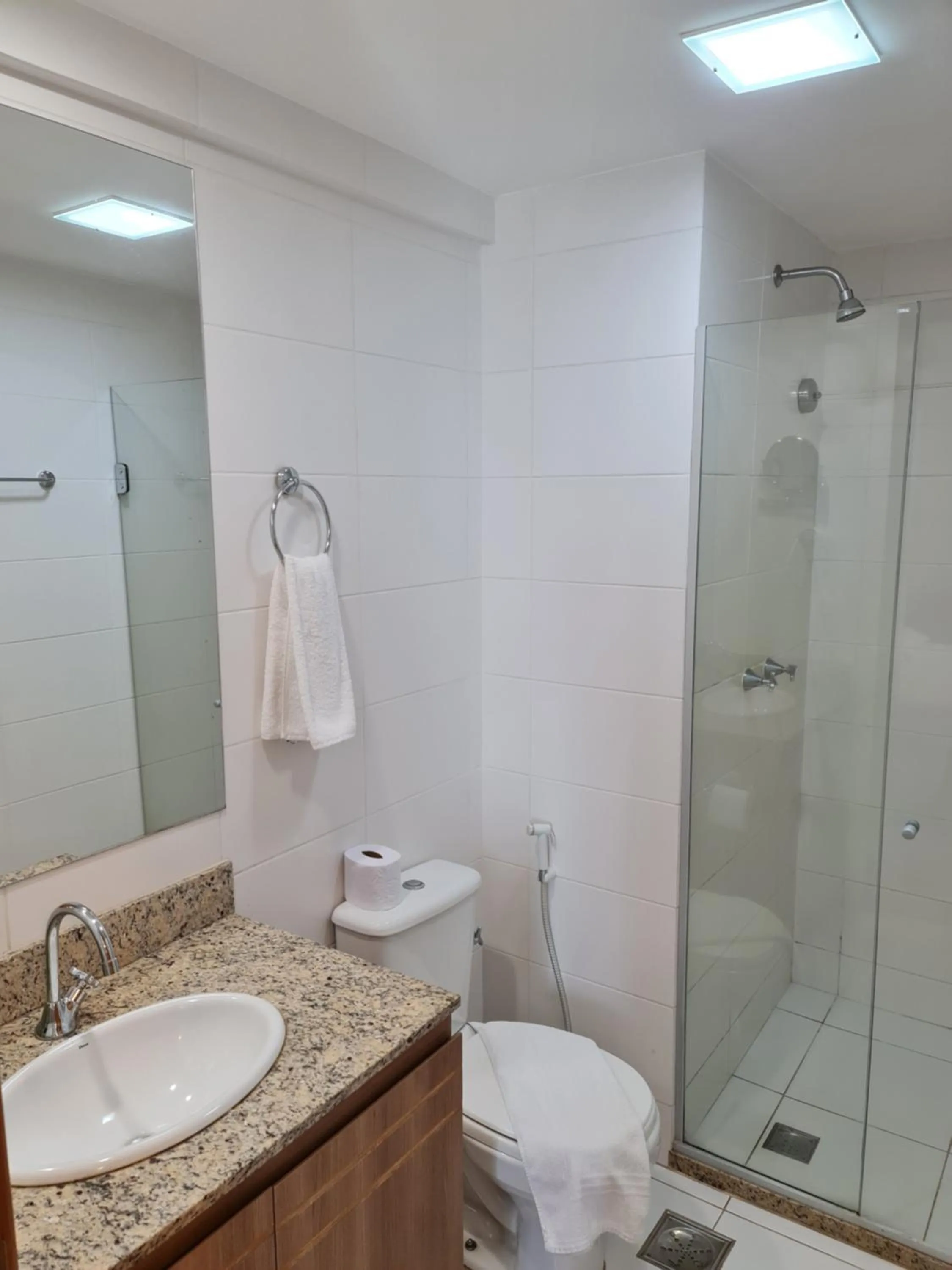 Bathroom in Flat Brasília - Setor Hoteleiro Norte