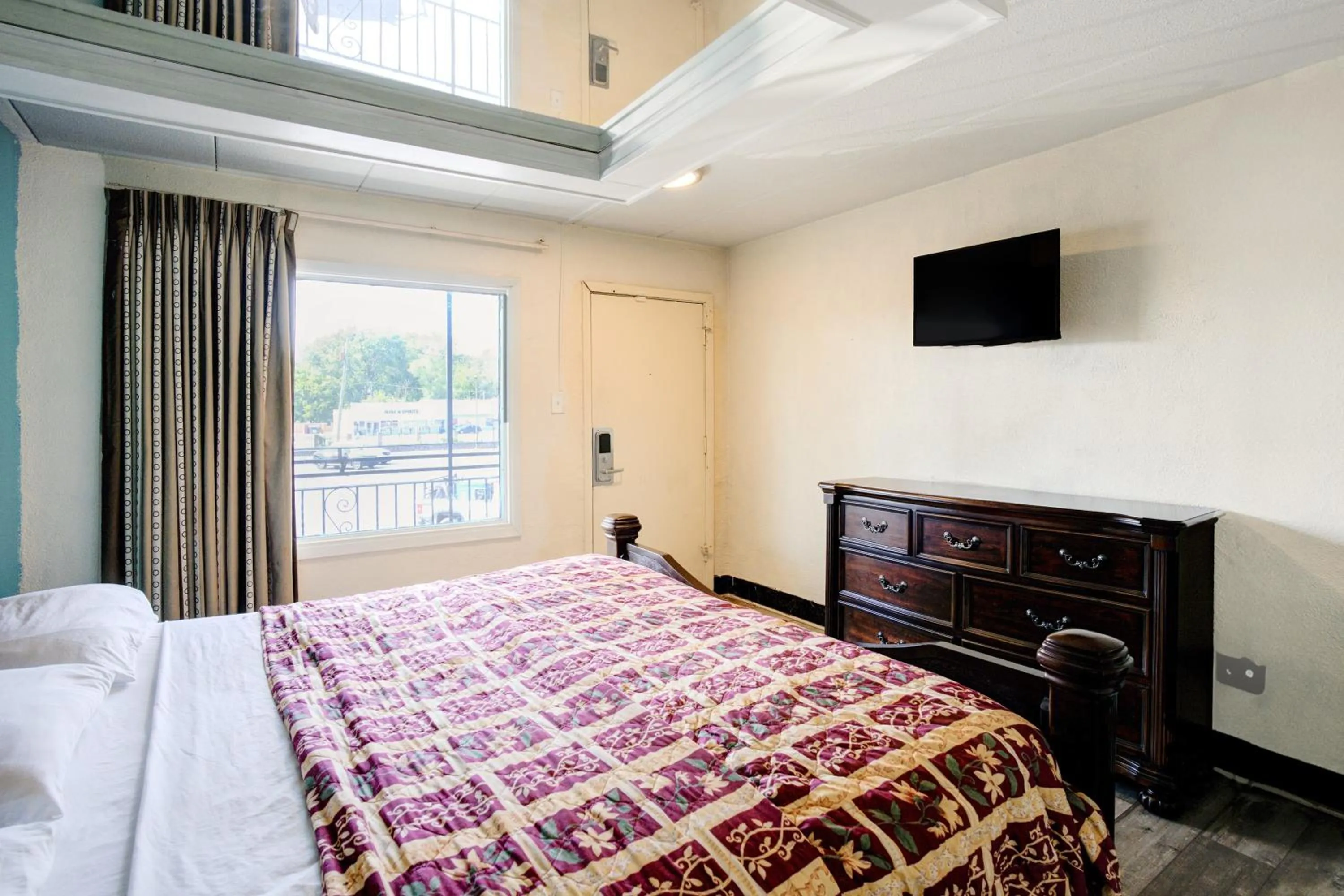 Bedroom, Bed in Hotel O Miami Inn & Suites Chicago Midway Airport