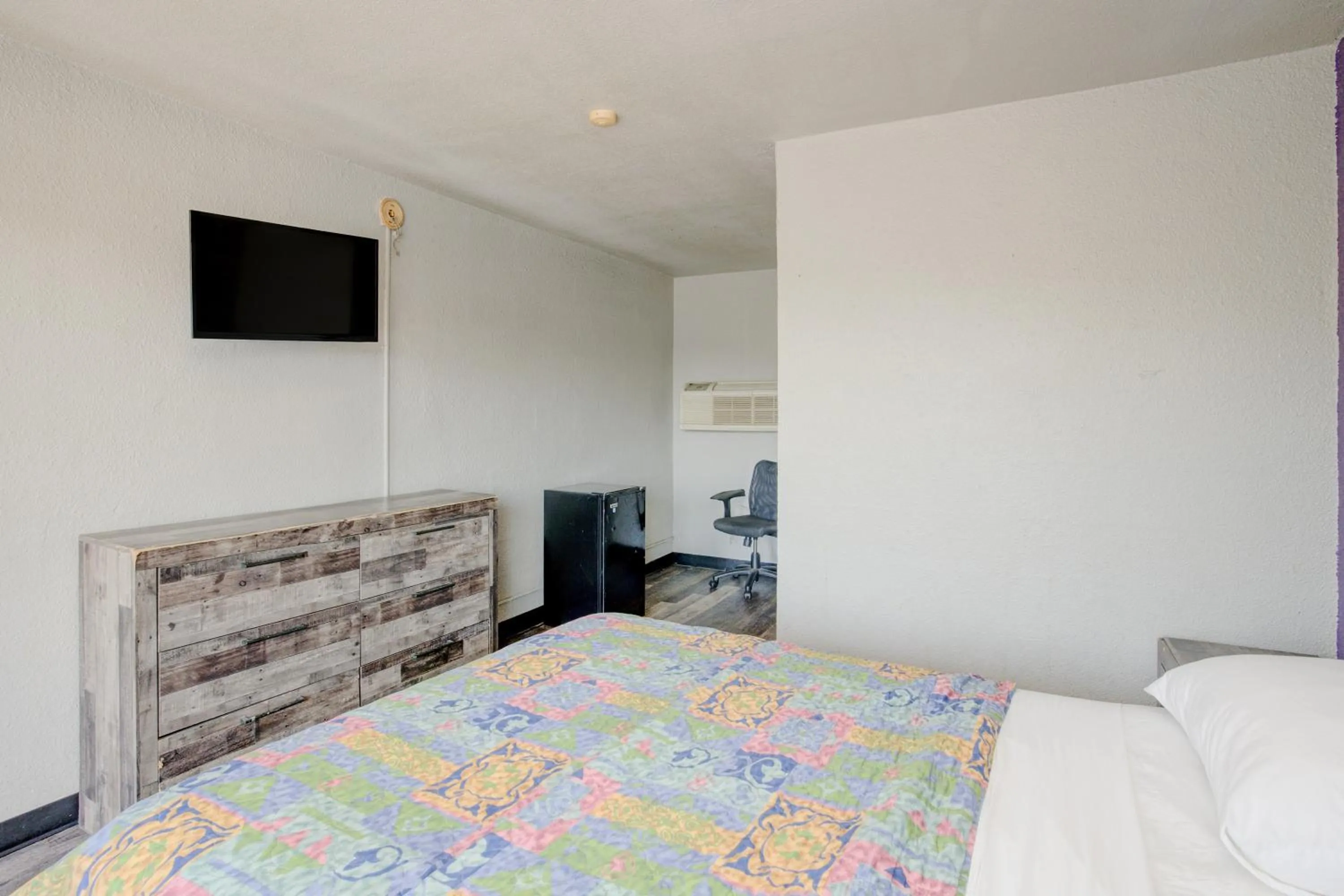 Bedroom, Bed in Hotel O Miami Inn & Suites Chicago Midway Airport